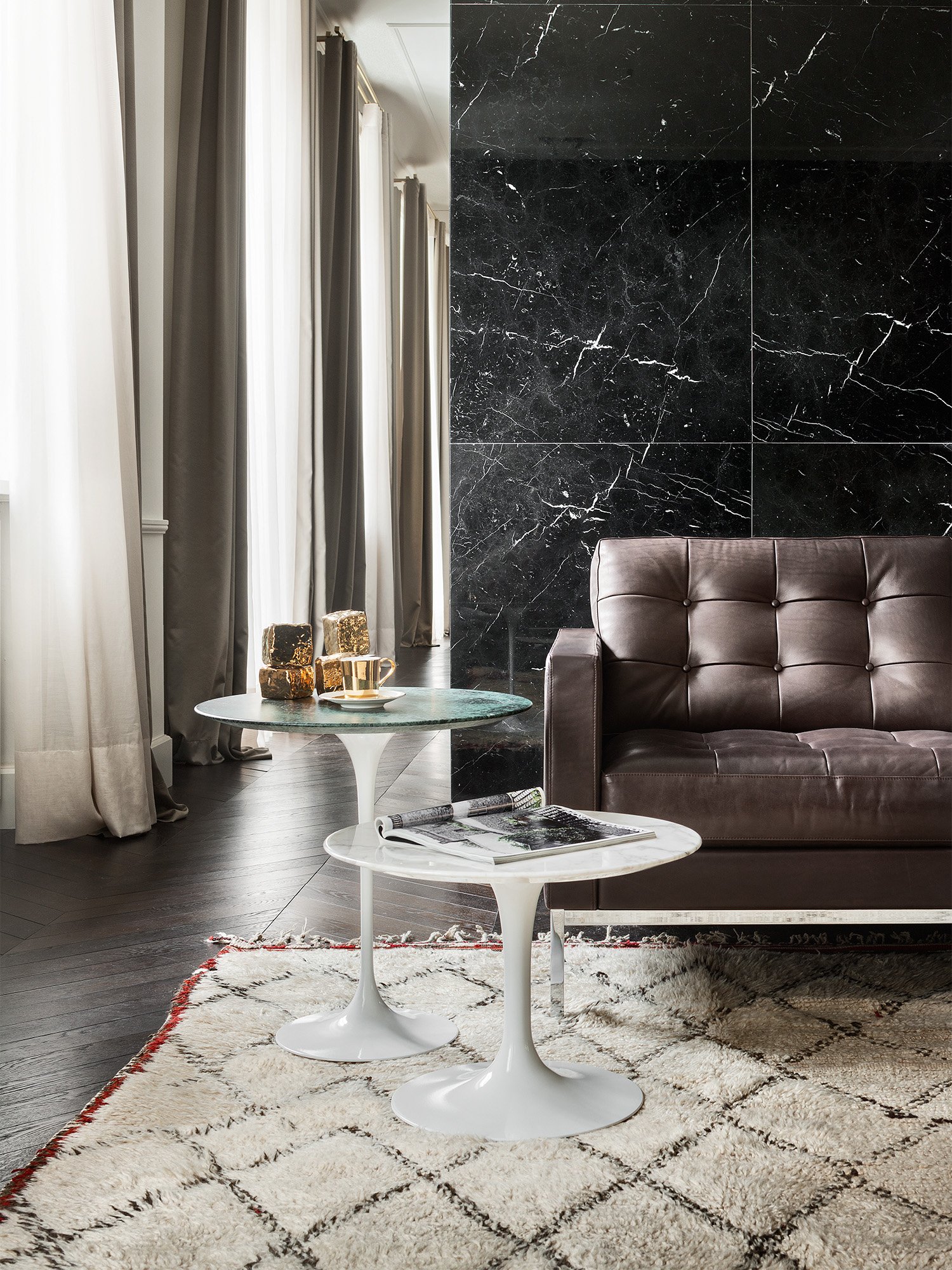 Saarinen Round Sofa Table Knoll International by Eero Saarinen