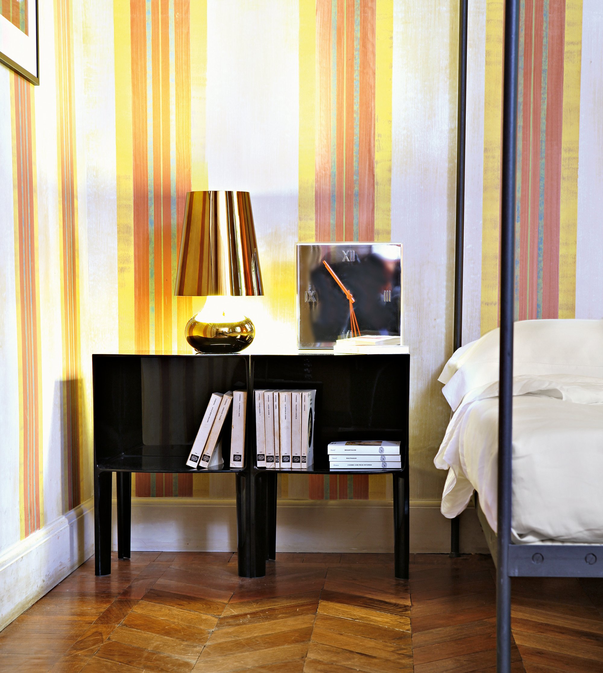 Small Ghost Buster, Transparent fumé | Kartell | Side & Roll