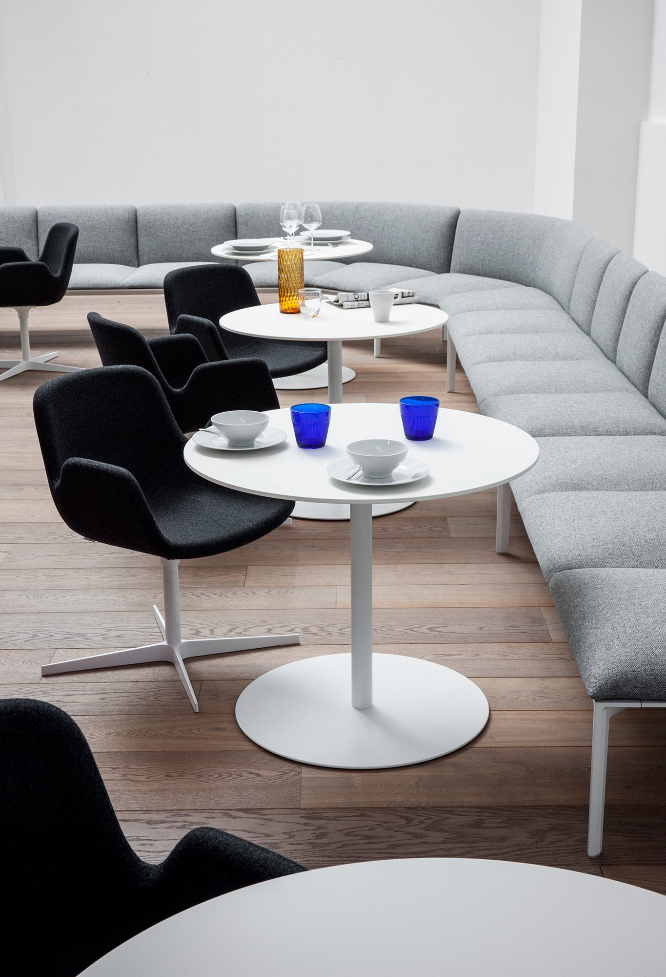 lapalma BRIO テーブル 白 60×60 lapalma BRIO テーブル 白 60×60 lapalma BRIO テーブル 白 60