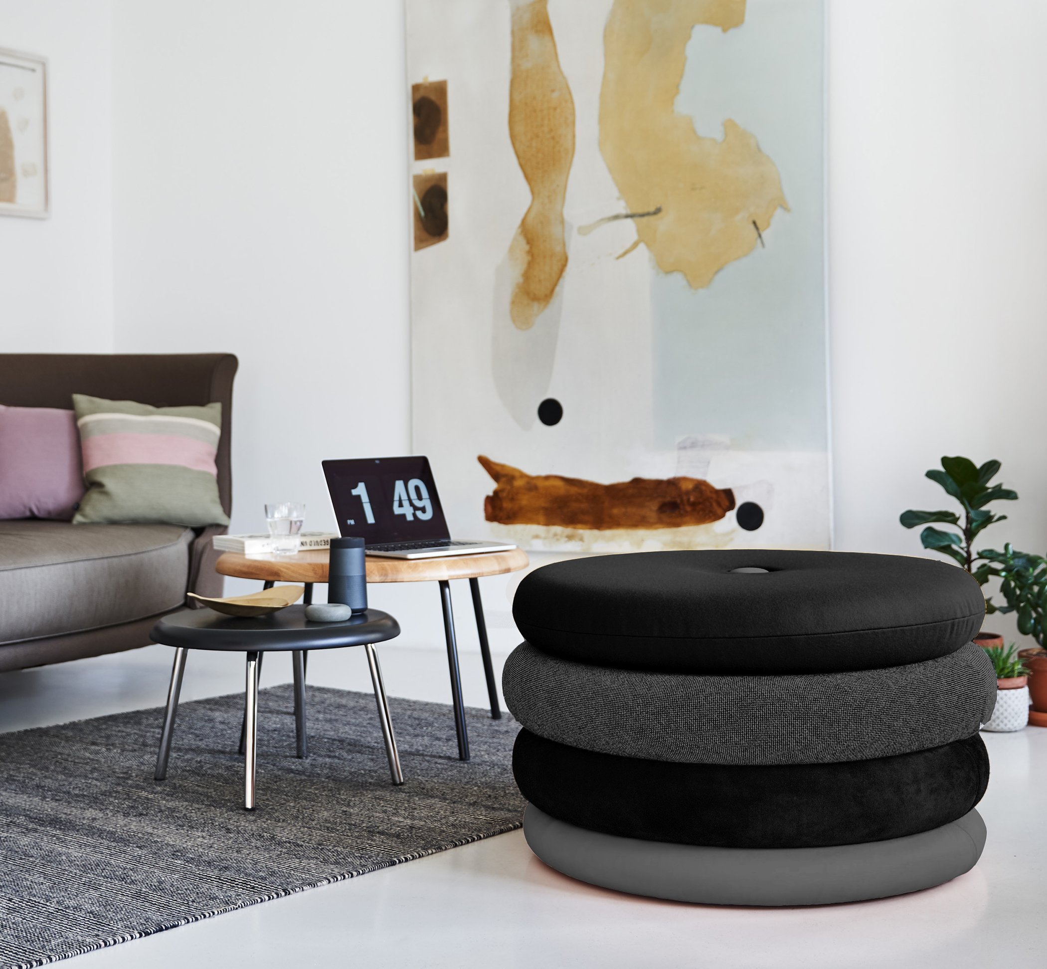 Pouf Fat Tom, 3-layer, with legs, Red | Richard Lampert | Stools