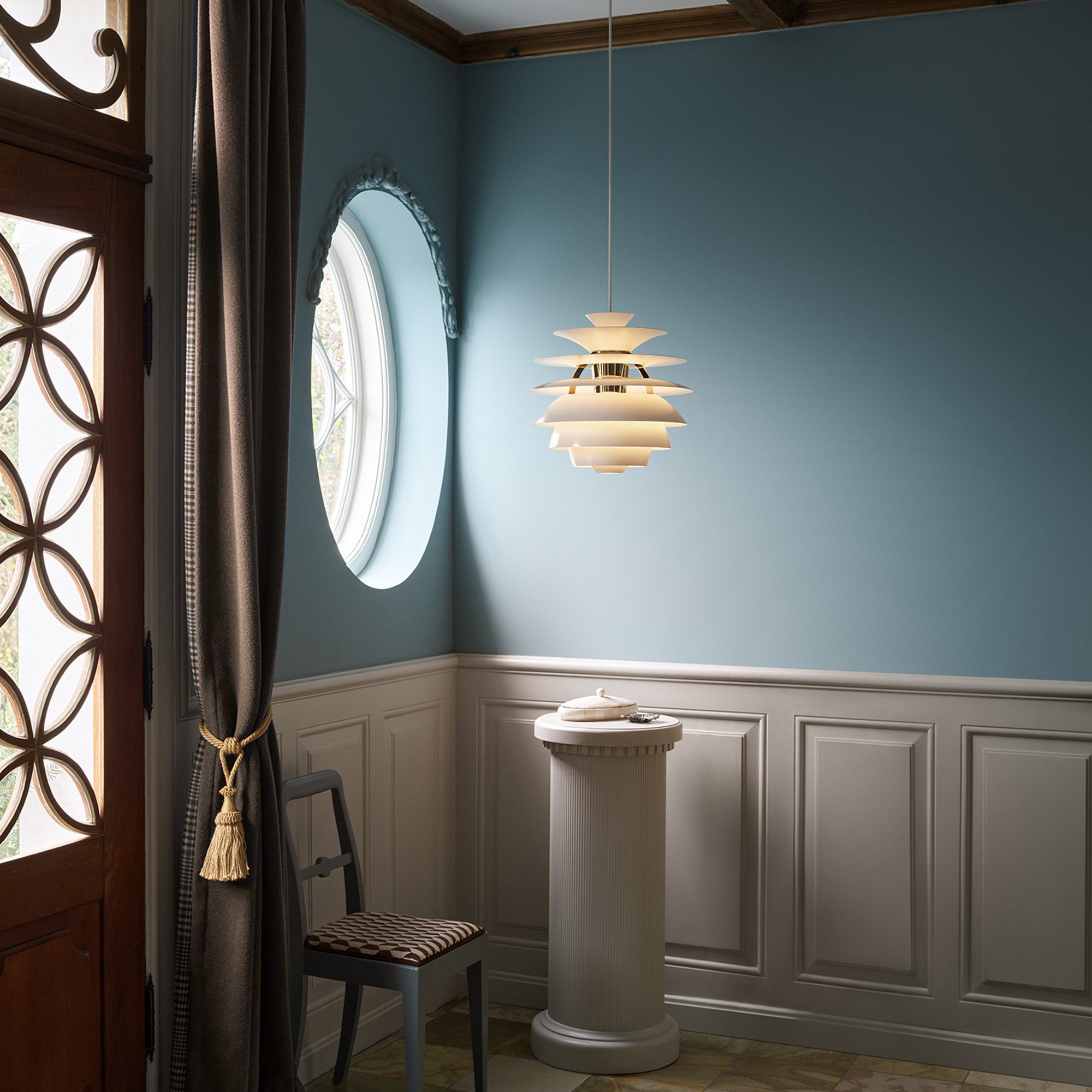 PH Snowball Pendant Lamp, Soft white / Brass | Louis Poulsen