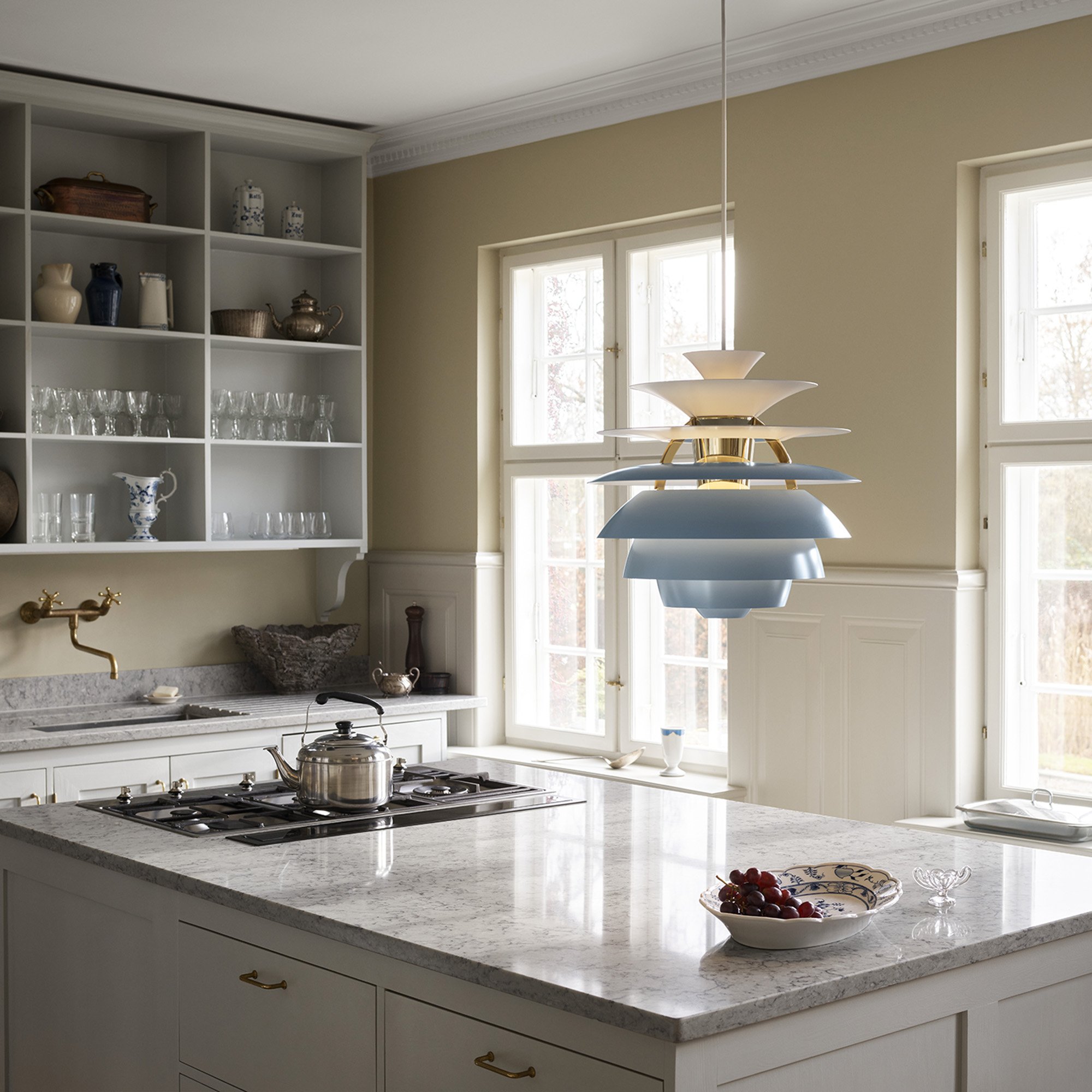 【正規品】 『Louis Poulsen』/ 『ph ball』 PH Snowball Pendant Lamp, Soft white / Brass | Louis Poulsen