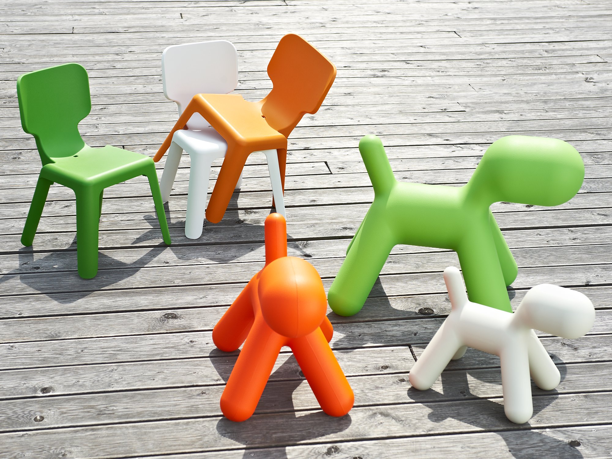 Puppy Stool, Medium (H 45 x W 34 x D 56,5 cm), Polyethylene