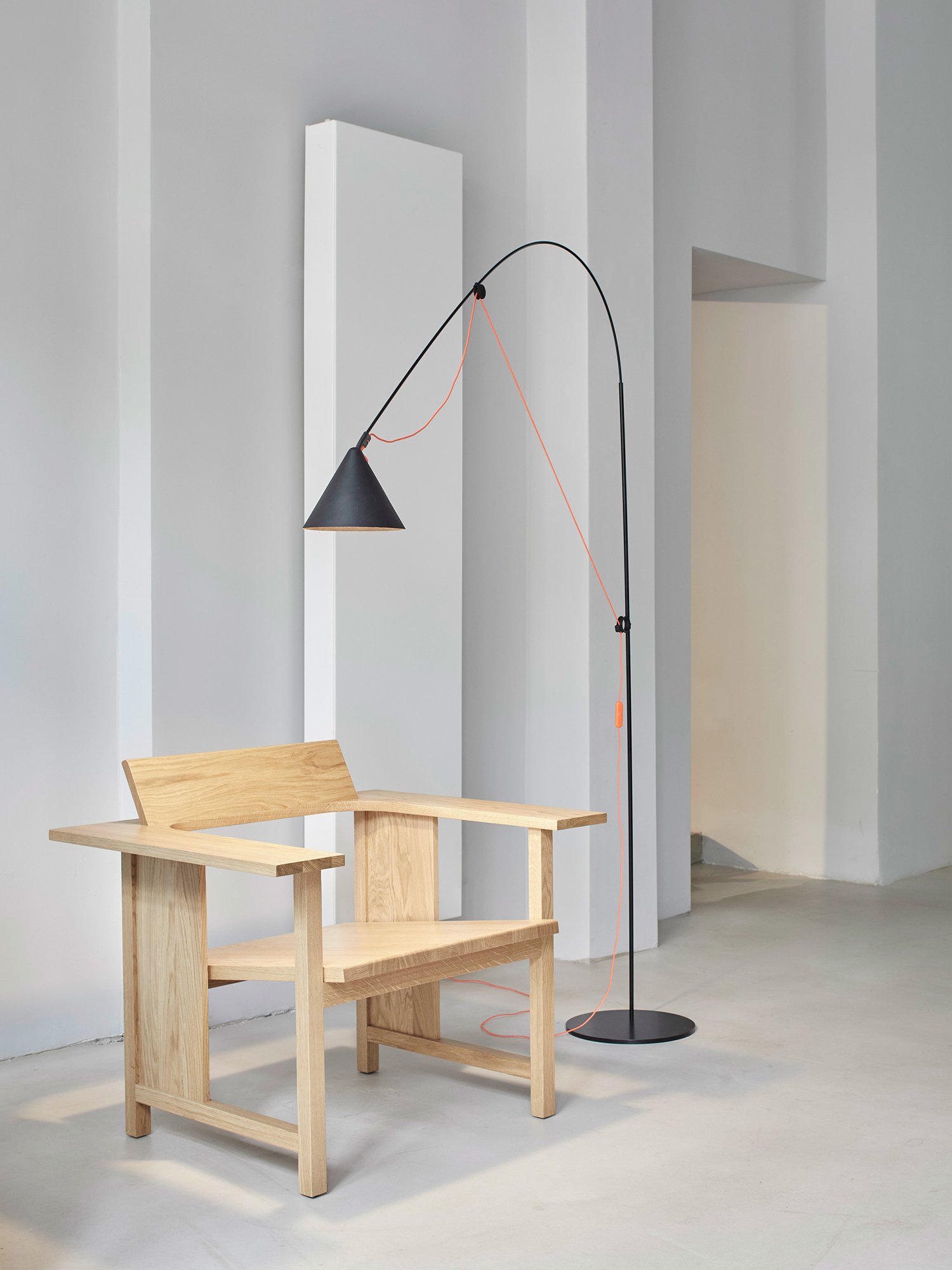 Ayno L Floor Lamp, Black, Orange, 2700 K | Midgard | Standing