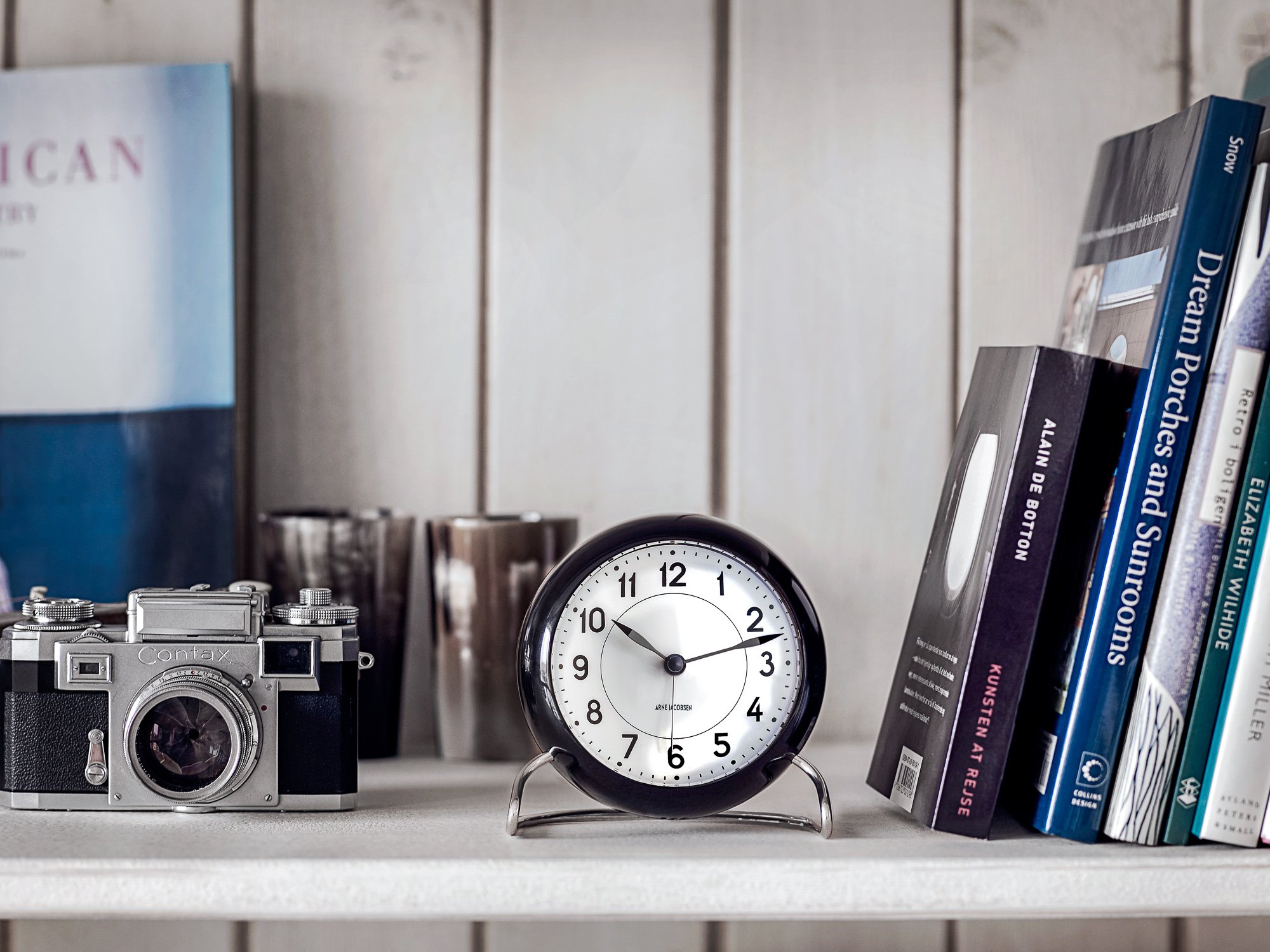 AJ Station Table Clock, green / white | Rosendahl | by Arne