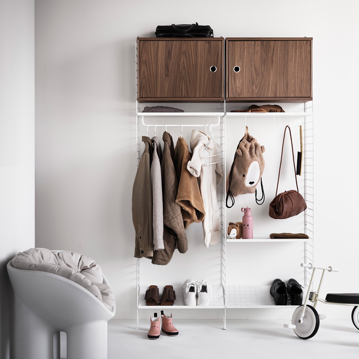 String System Cabinet 幅80cm奥行き30cm用 String System Cabinet with swing door, White lacquered | String