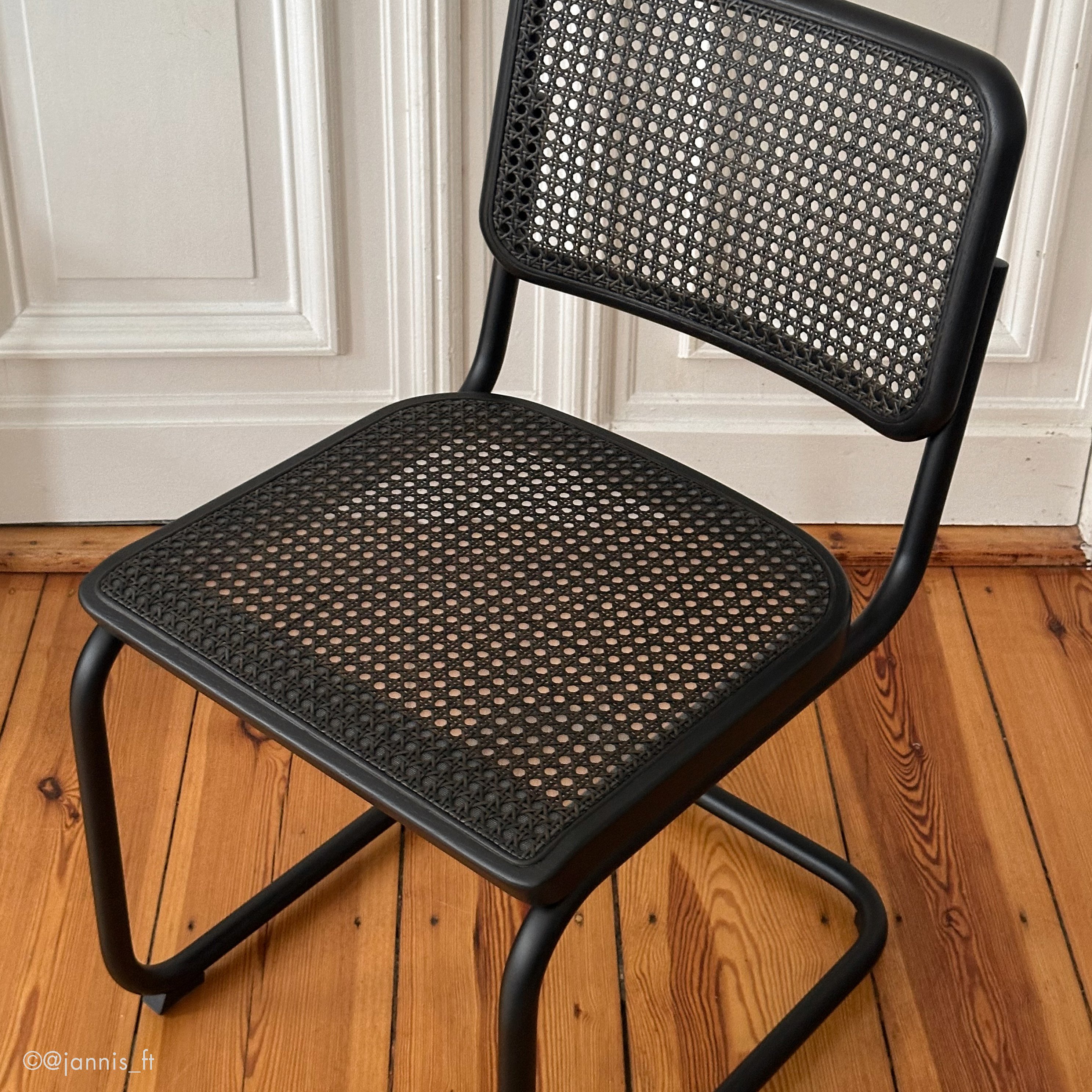 S 32 V Dark Melange Cantilever Chair, Sage | Thonet | Cantilever