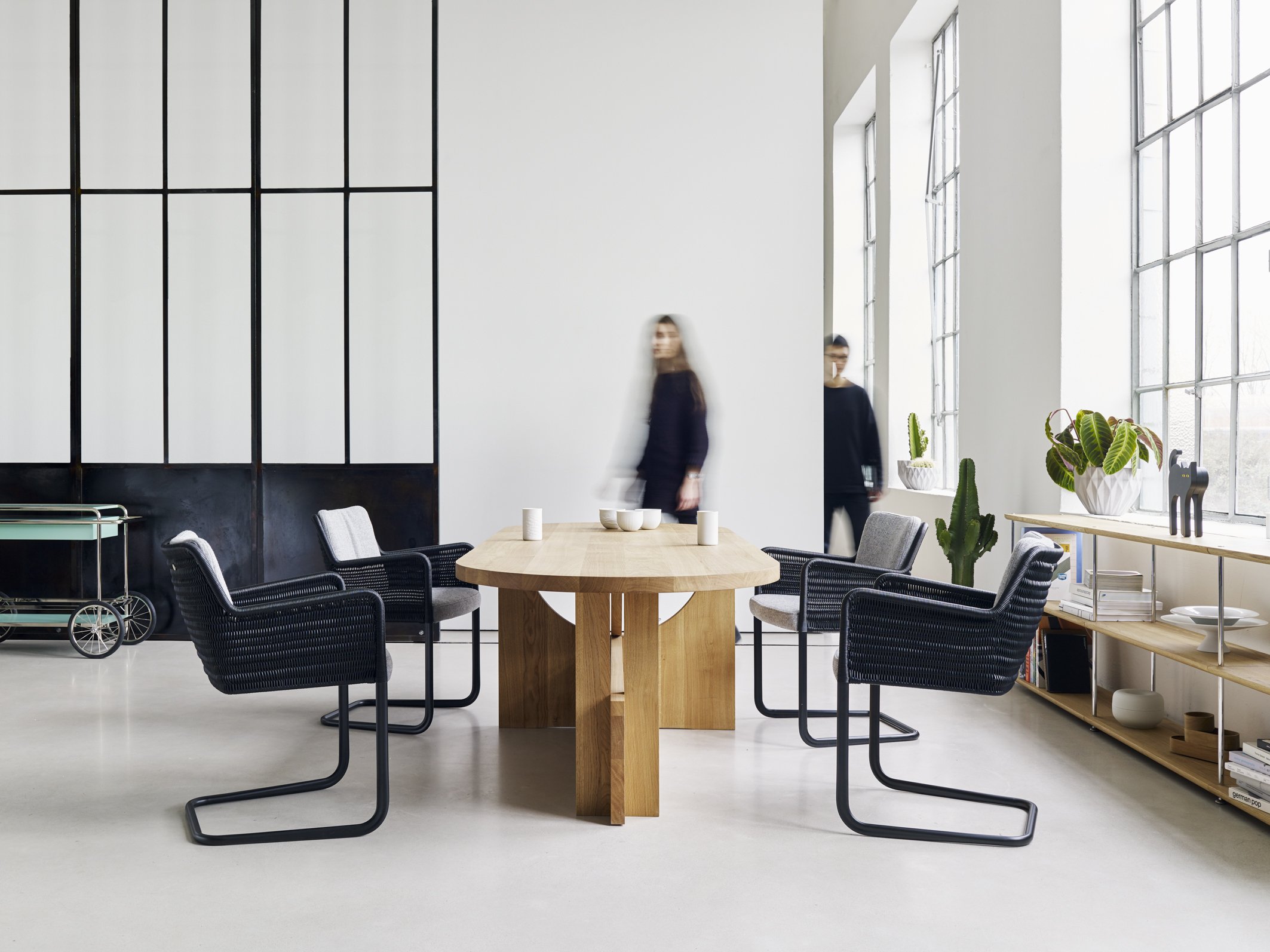 D43 Chair, Leather , Grey, Powdercoated black | Tecta | Chairs
