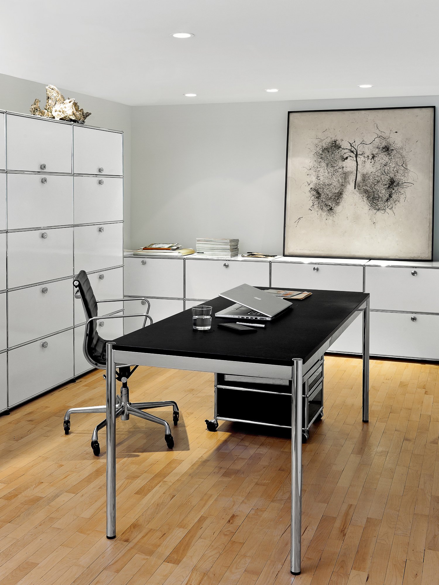 USM Haller Table | USM Haller | USM Haller - Designer furniture from smow