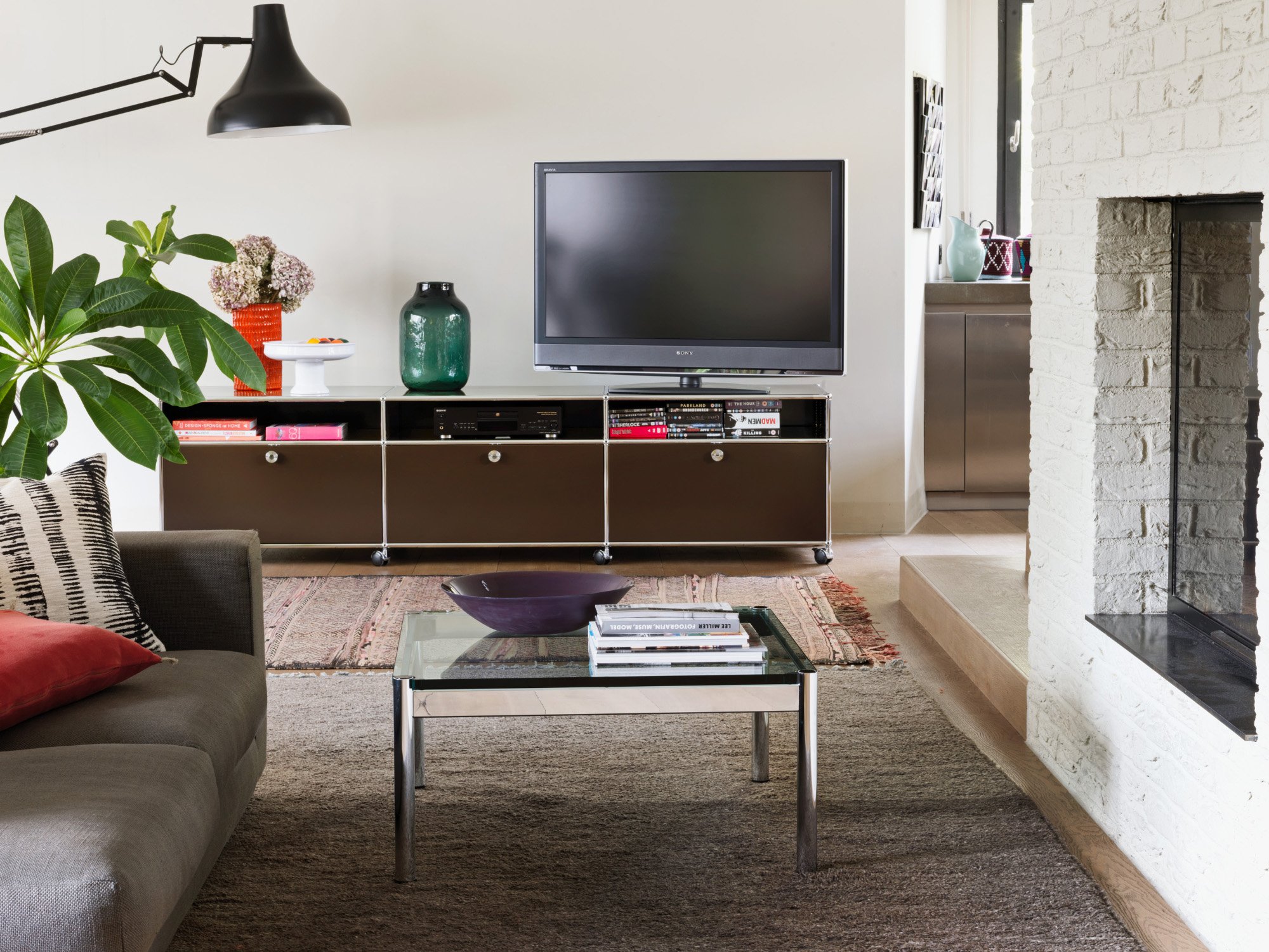 USM Haller TV Sideboard, Graphite black RAL 9011 | USM
