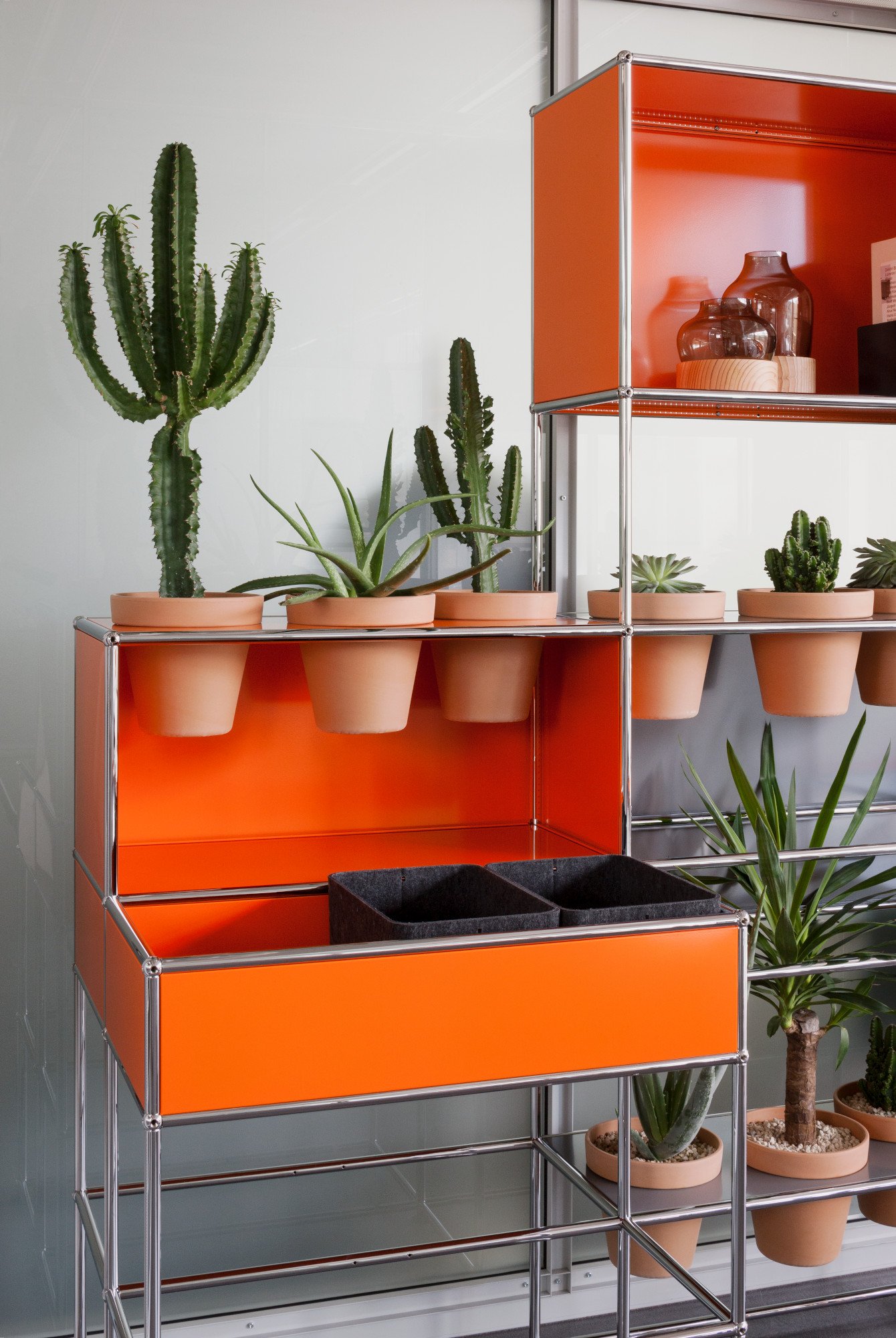 USM Haller Plant Side Table Type 1, USM green | USM Haller | USM