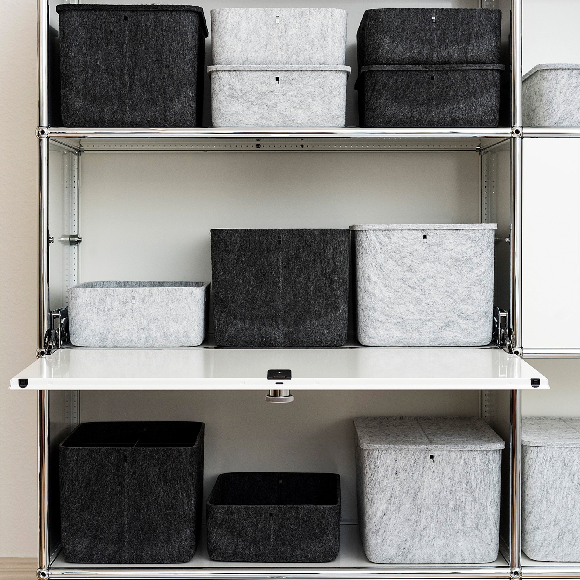 USM Inos Box with Partition + Lid, Anthracite | USM Haller | USM