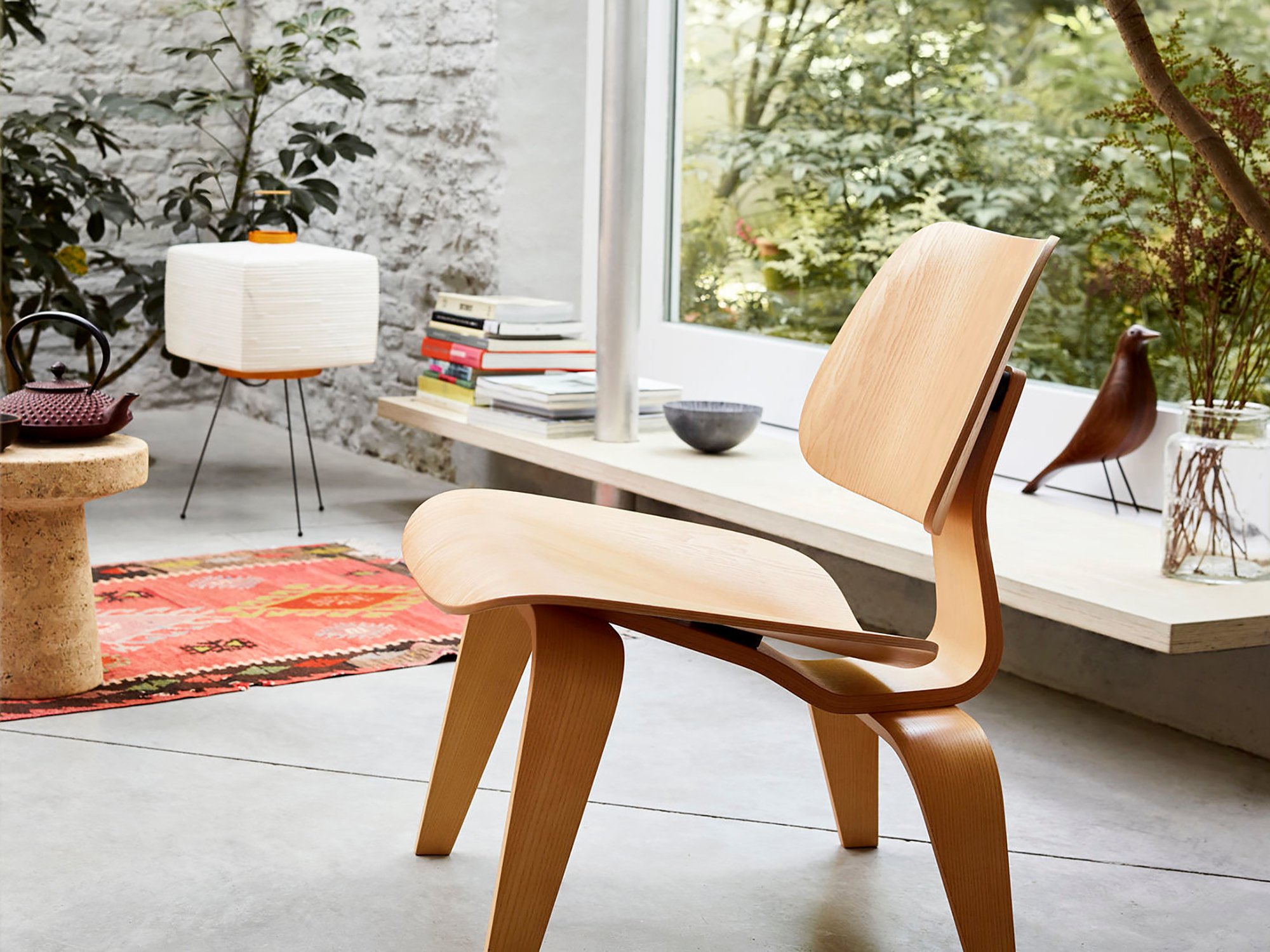 Plywood Group LCW / LCW Leather LoungeChair, Walnut with black