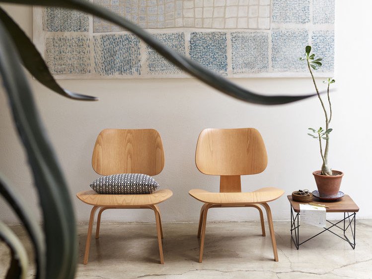 Plywood Group LCW / LCW Leather LoungeChair, Natural ash | Vitra