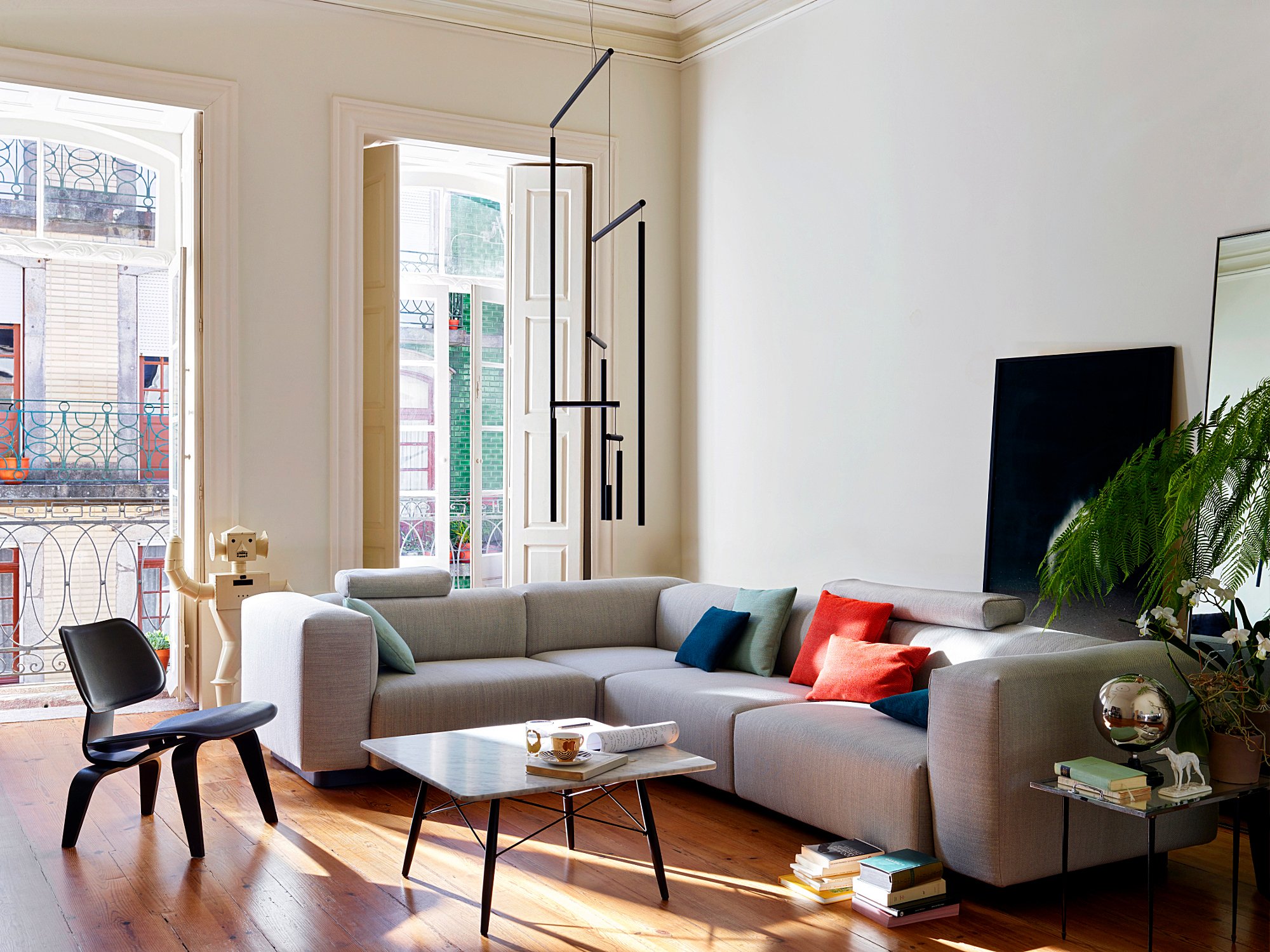 Plywood Group LCW / LCW Leather LoungeChair, Natural ash | Vitra