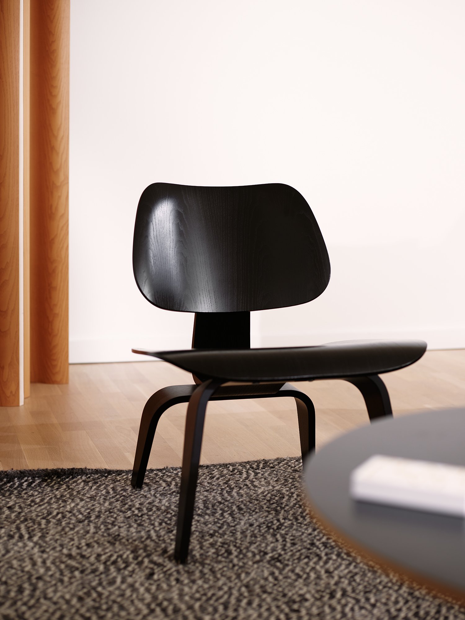 Plywood Group LCW / LCW Leather LoungeChair, Walnut with black