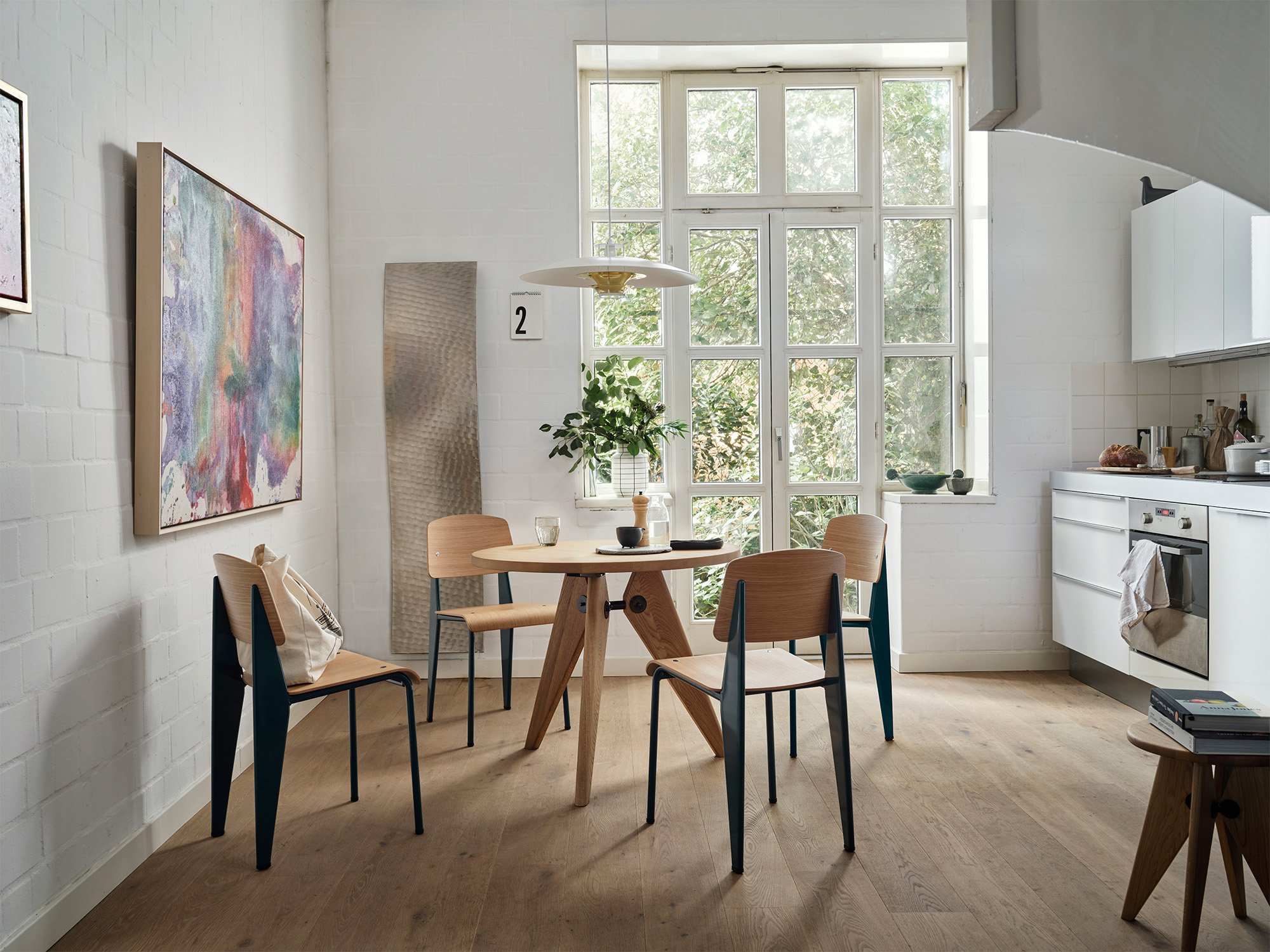 Guéridon Table, 1050 mm, Natural oak solid, oiled | Vitra | by