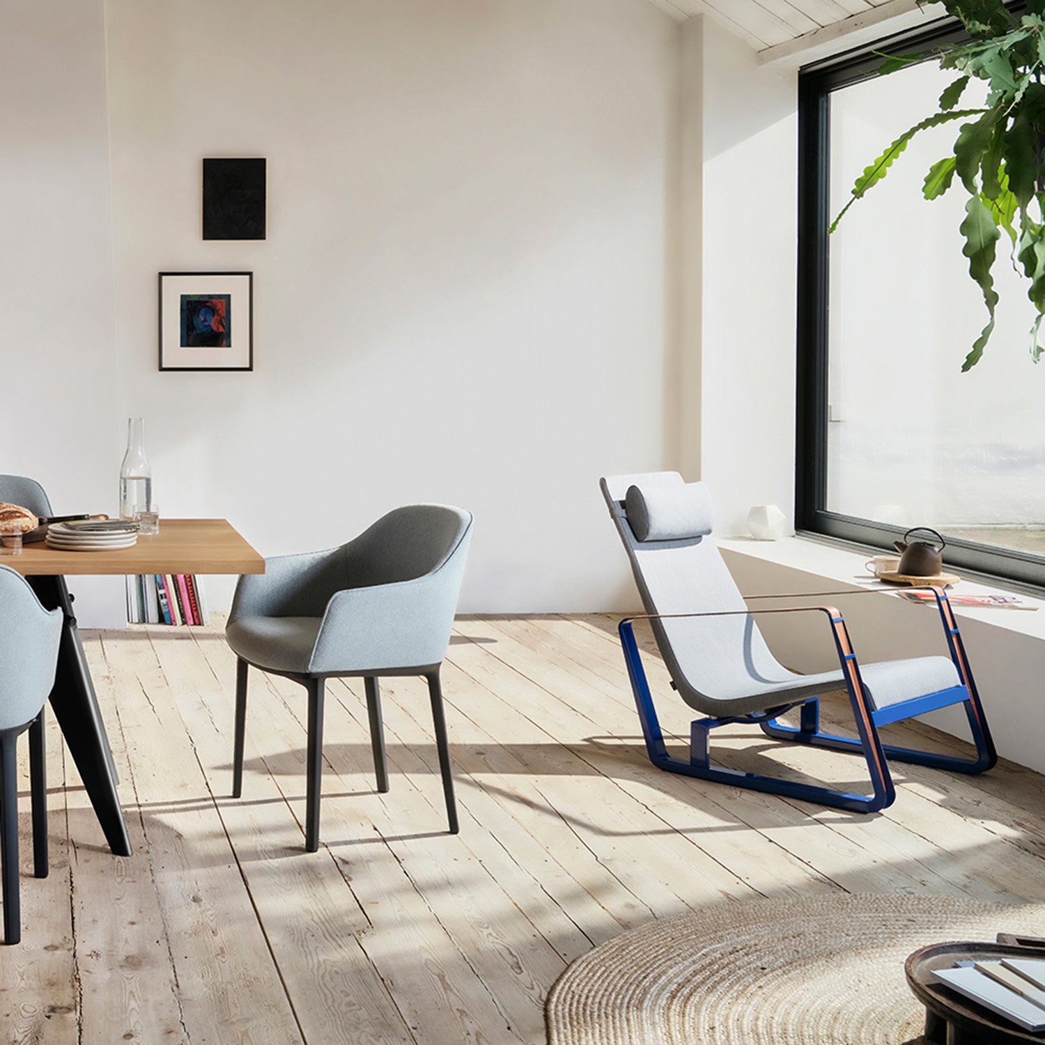 Cité Armchair, Base japanese red/Leather nero | Vitra | by Jean