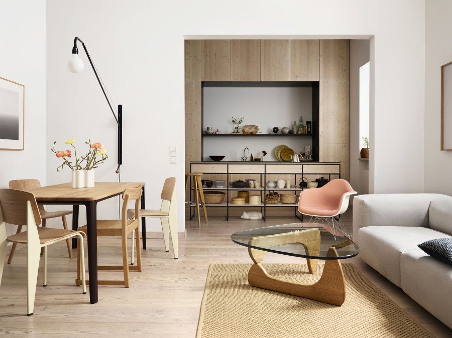 Vitra社  NOGUCHI TABLE WALNUT Noguchi Coffee Table, Walnut | Vitra | by Isamu Noguchi, 1944