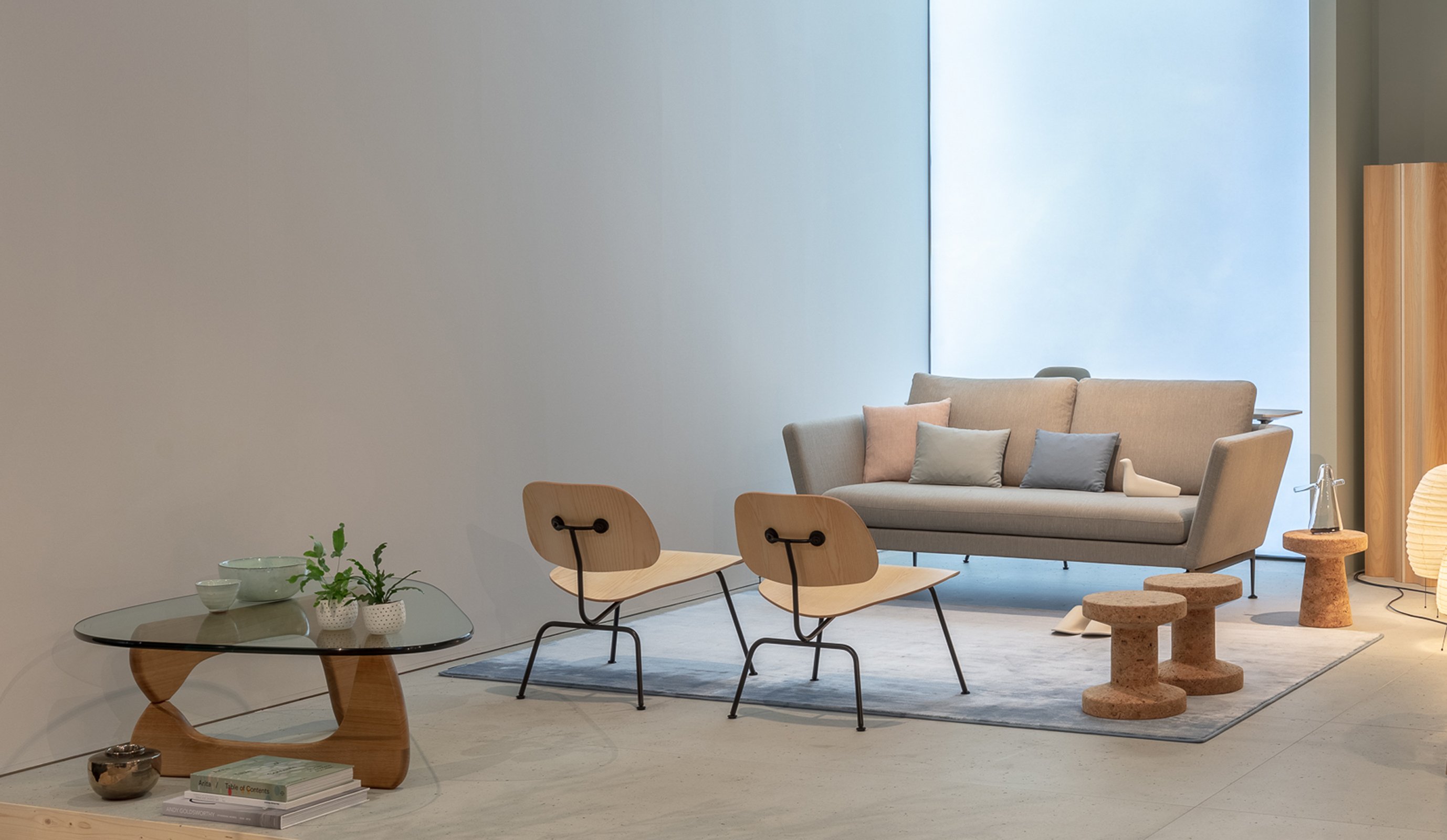 Noguchi Coffee Table, Walnut | Vitra | by Isamu Noguchi, 1944