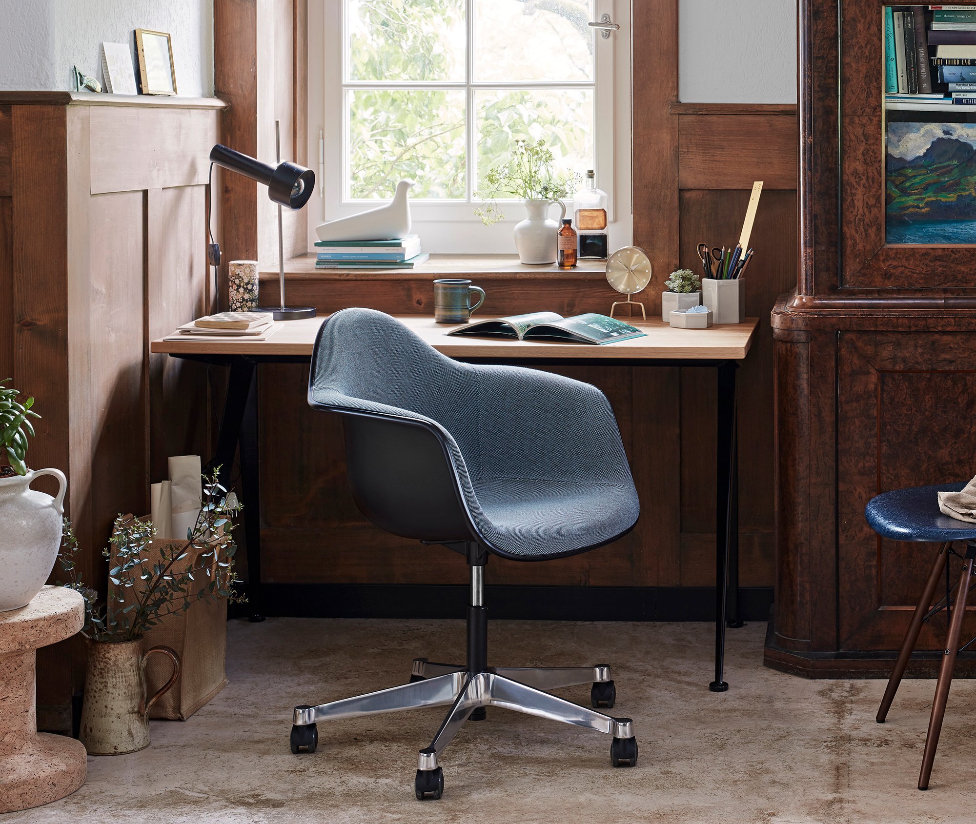 Tripod Desk Clock | Vitra | Clocks - Designer furniture from smow