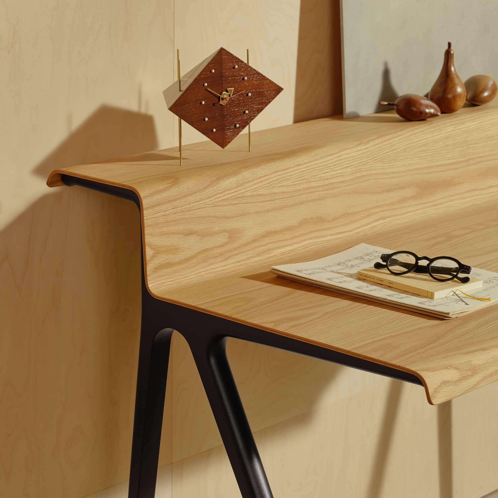 Diamond Desk Clock | Vitra | Clocks - Designer furniture from smow