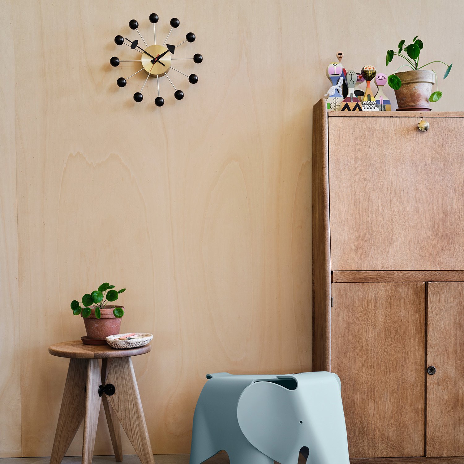 Ball Clock, Orange | Vitra | Vitra - Designer furniture from smow