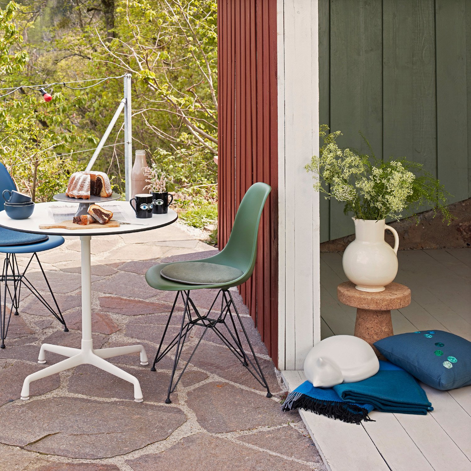 Cork Family Stool, Model A | Vitra | Vitra - Designer furniture