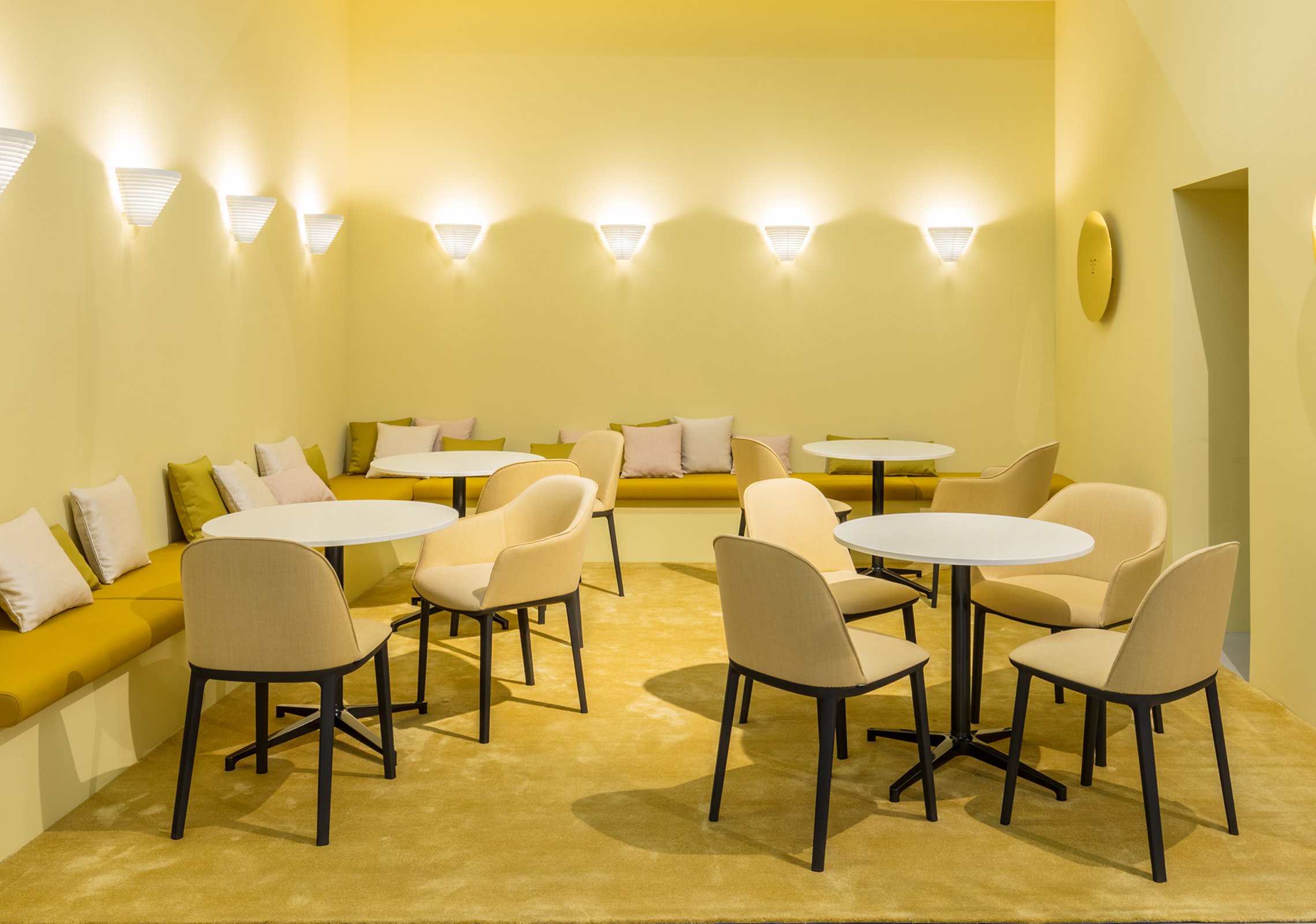 Bistro Table Indoor, Rectangular (640x796 mm), Light oak veneer