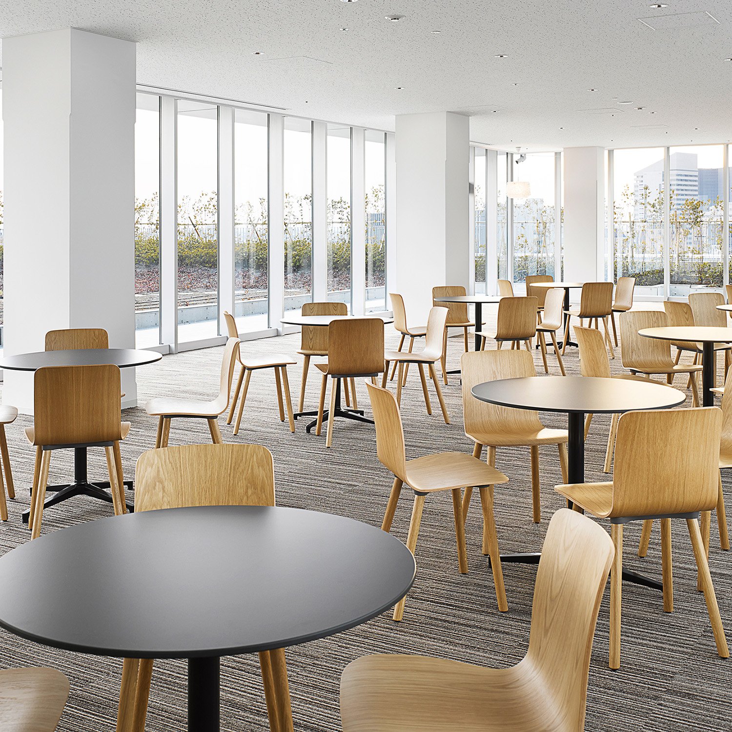 Vitra（ヴィトラ） 社の ハルプライ（HAL Ply）ライトオーク HAL Ply Wood, Light Oak, Light Oak, Without Seat Cover | Vitra