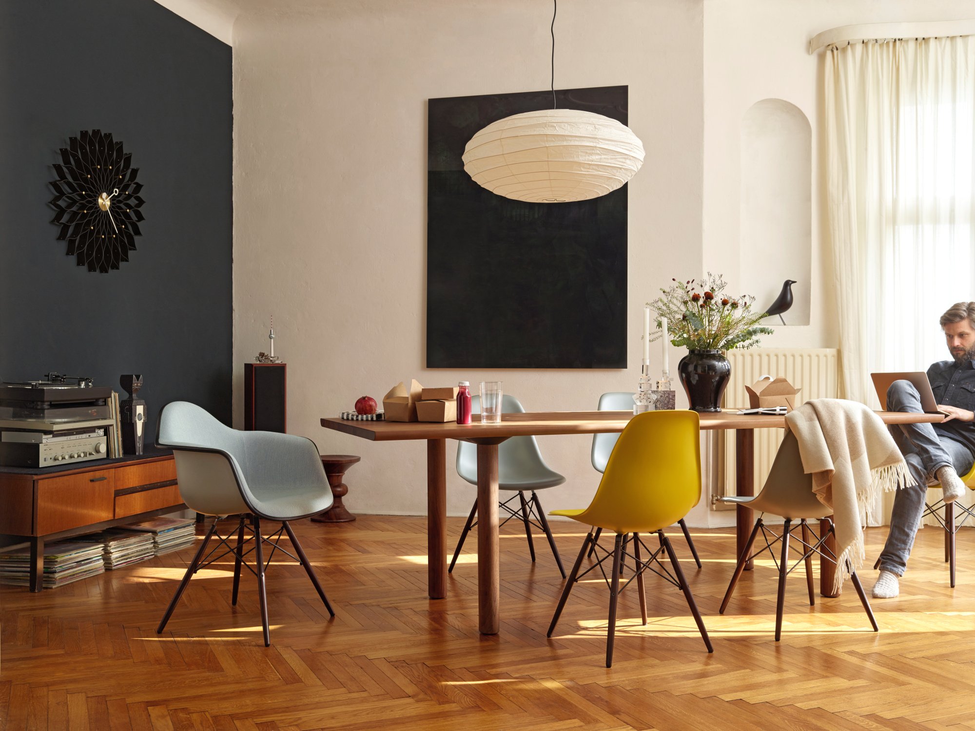 Sunflower Clock Black | Vitra | Clocks - Designer furniture from smow