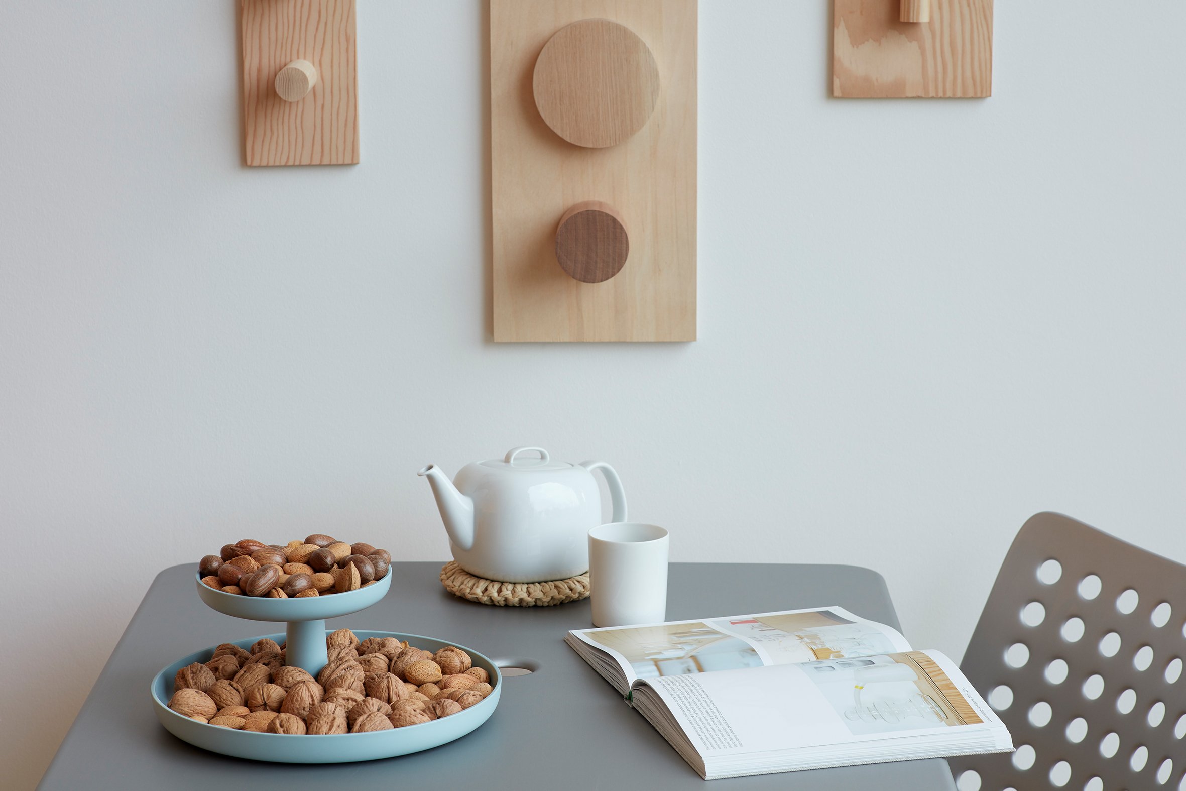 Rotary Tray, Dark brick | Vitra | Accessories - Designer furniture