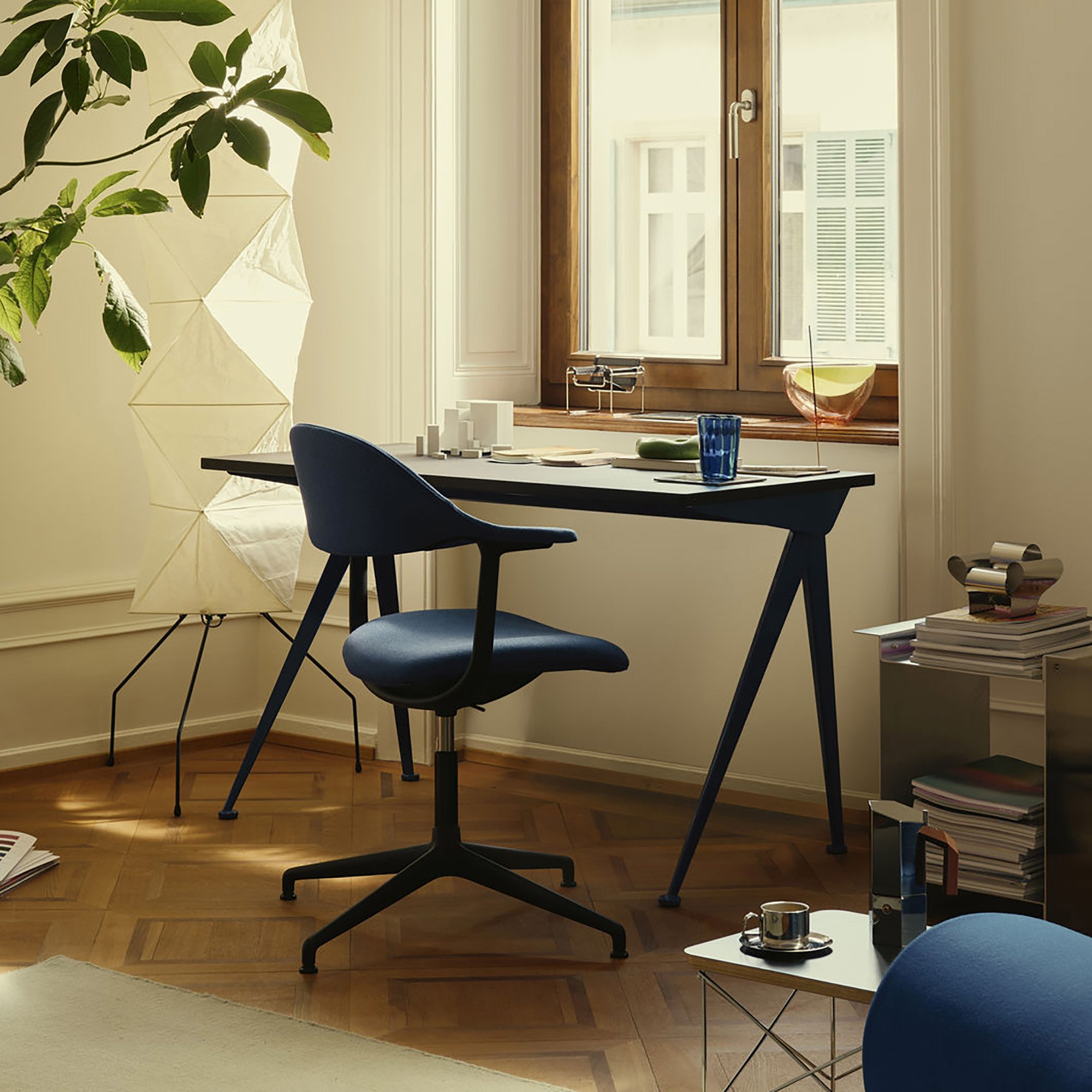 Compas Direction Desk | Vitra | by Jean Prouvé, 1953 - Originals 