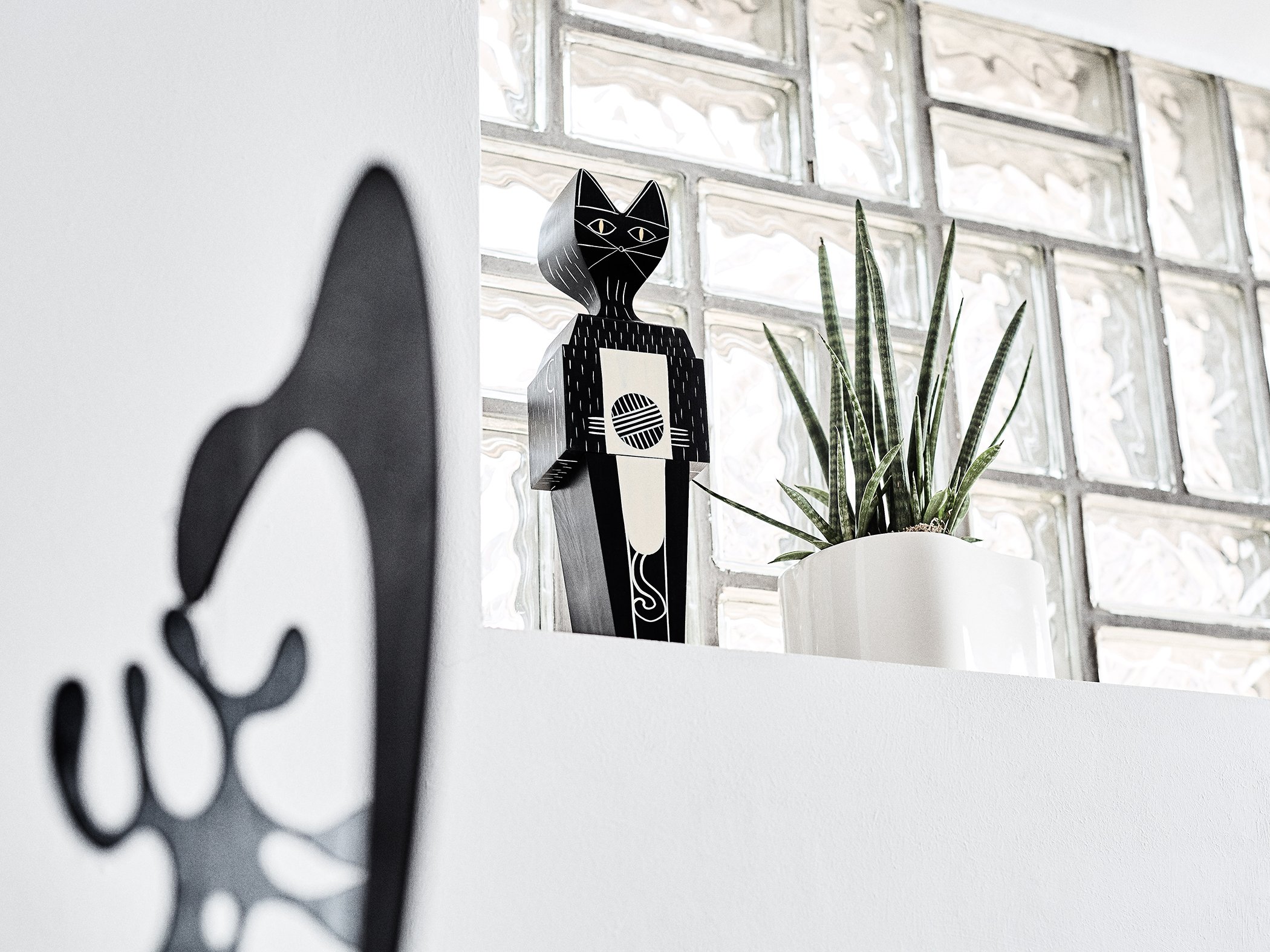 Wooden Dolls Cat & Dog, Dog large | Vitra | by Alexander Girard