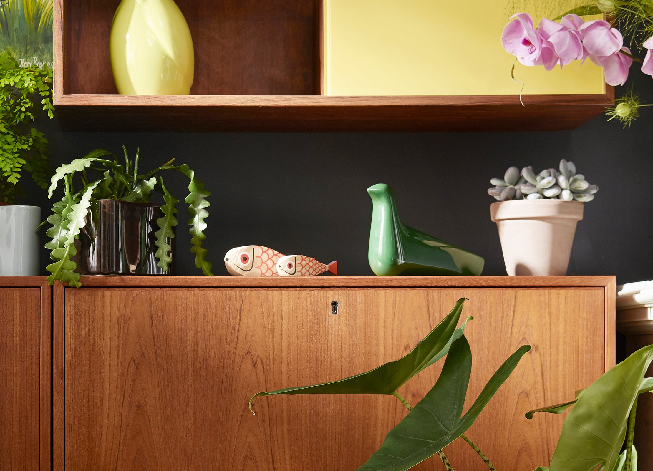 Wooden Dolls Mother Fish & Child | Vitra | by Alexander Girard