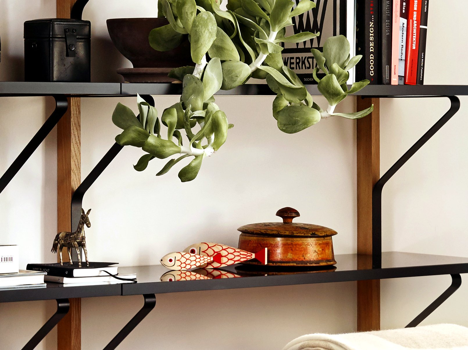 Wooden Dolls Mother Fish & Child | Vitra | by Alexander Girard