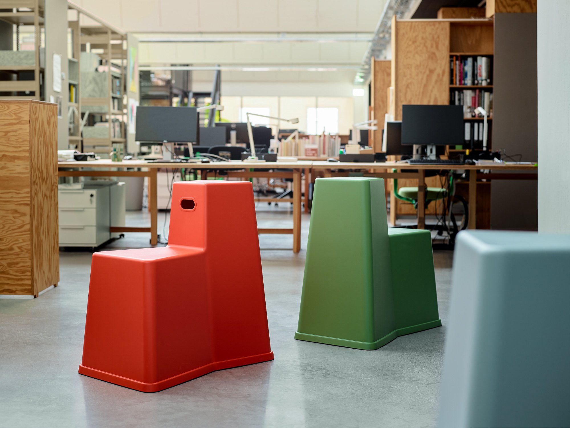 Stool-Tool, Poppy red | Vitra | Chairs - Designer furniture from smow