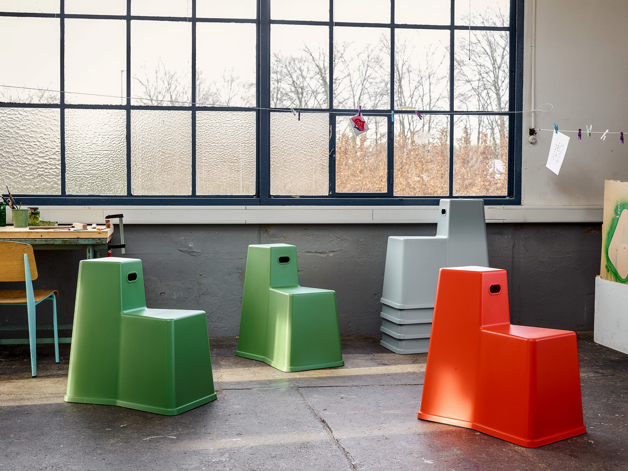 Stool-Tool, Industrial Green | Vitra | Chairs - Designer furniture