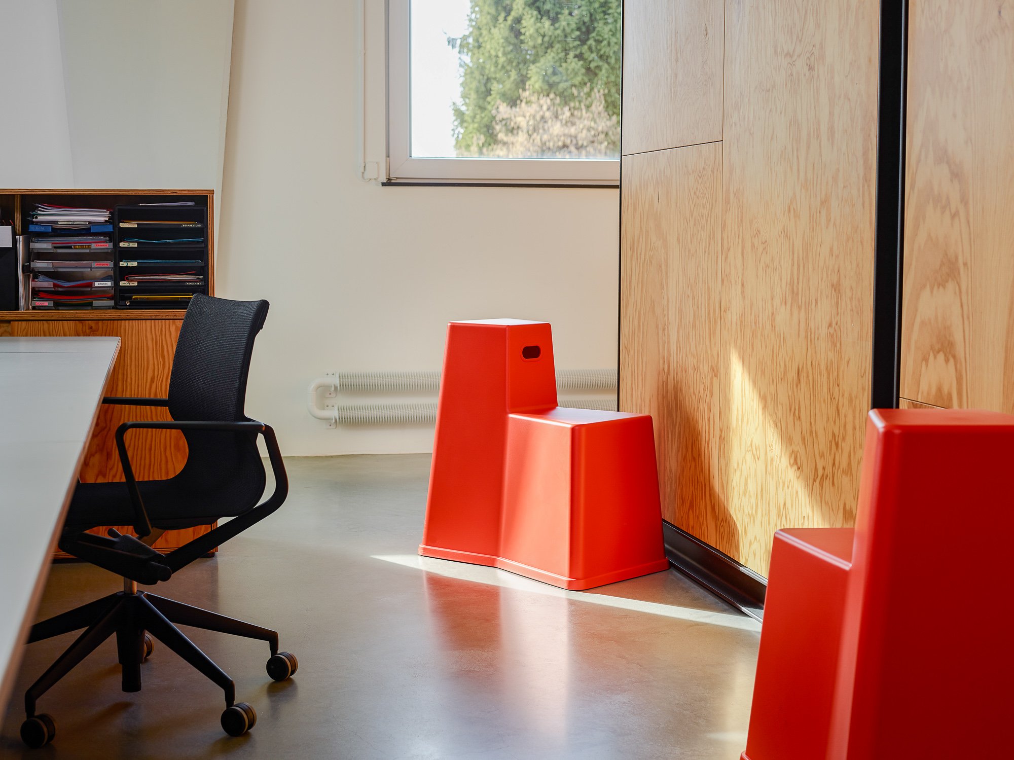 ヴィトラvitra スツール ツール　インダストリアルグリーン　レッド2点 Vitra（ヴィトラ）STOOL TOOL（スツール ツール）インダストリアル