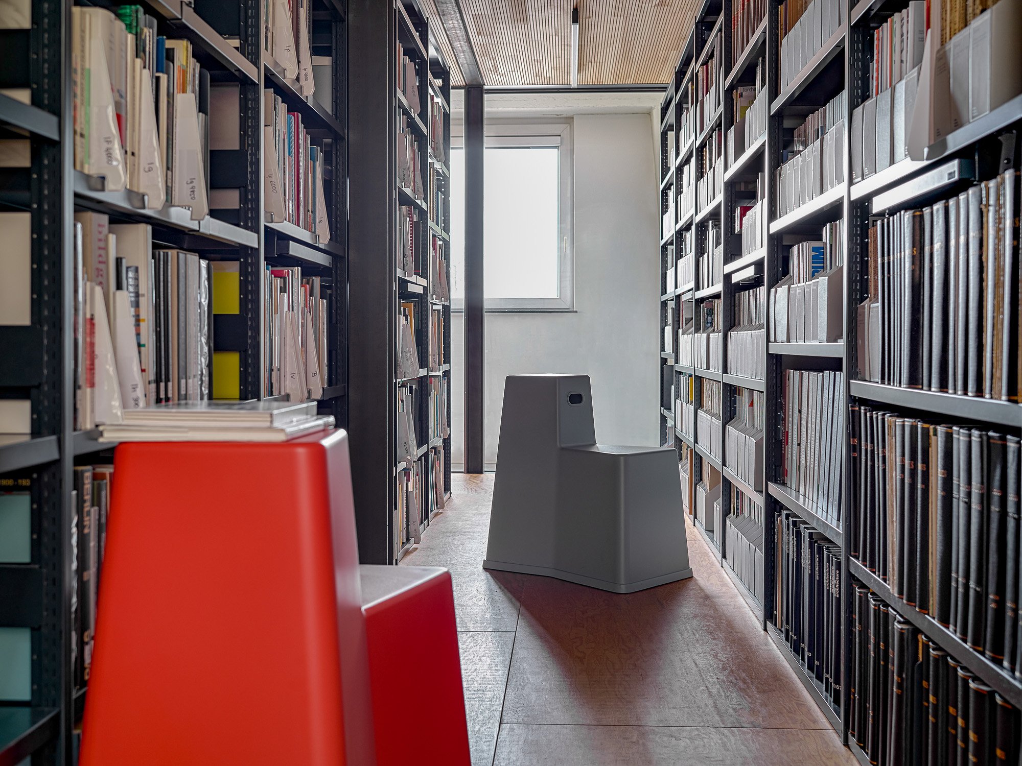 Stool-Tool, Industrial Green | Vitra | Chairs - Designer furniture