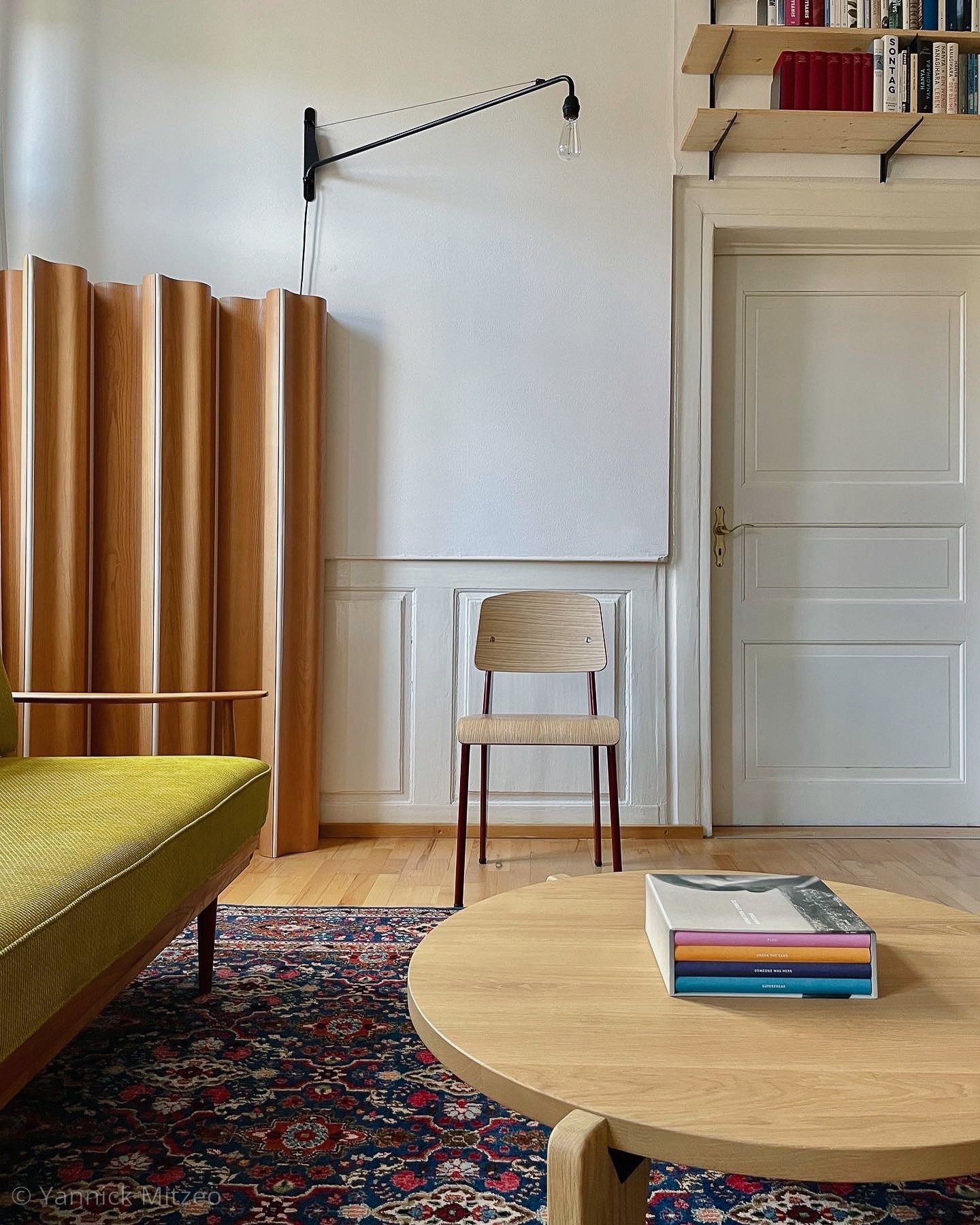 Petite Potence Wall Lamp, Japanese red | Vitra | by Jean Prouvé