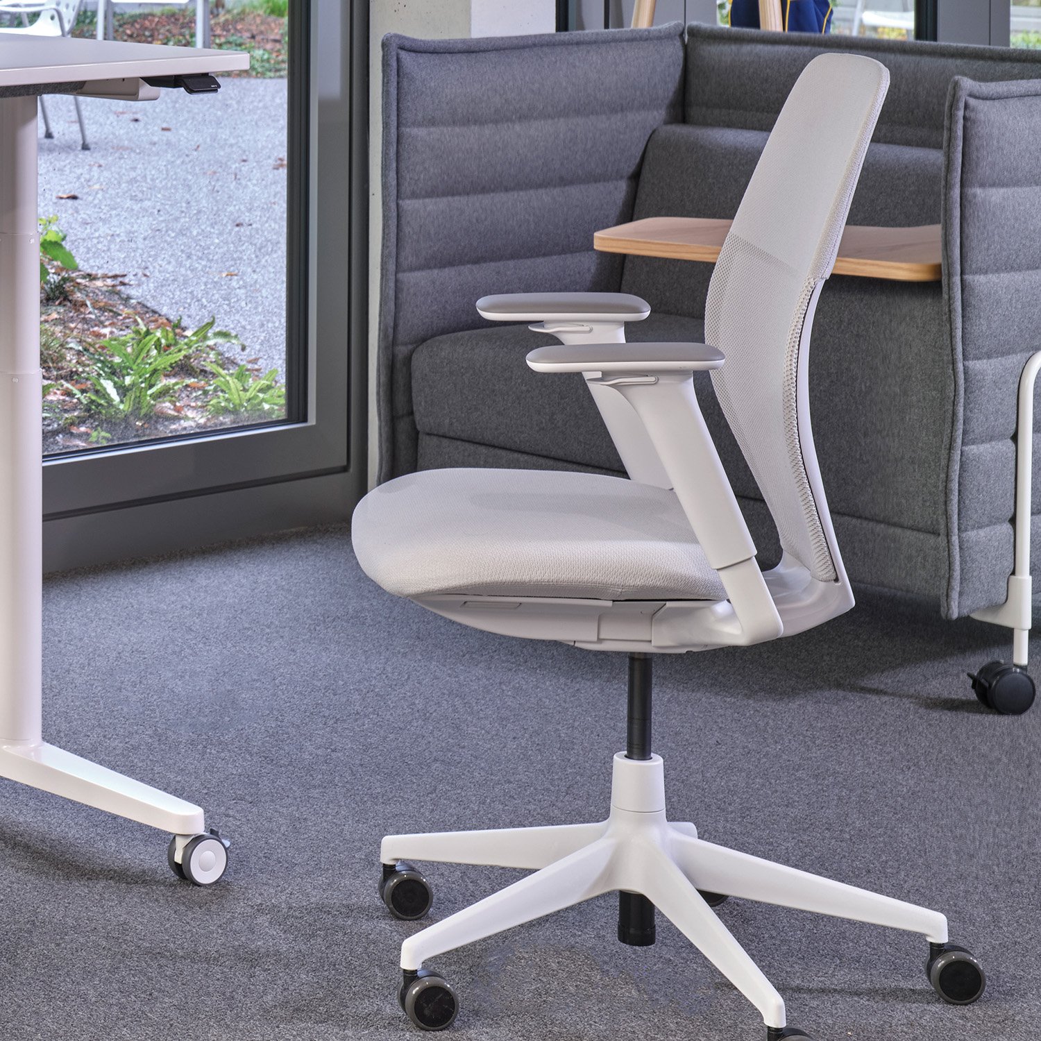 ACX Light Swivel Chair | Vitra | Office Chairs - Designer