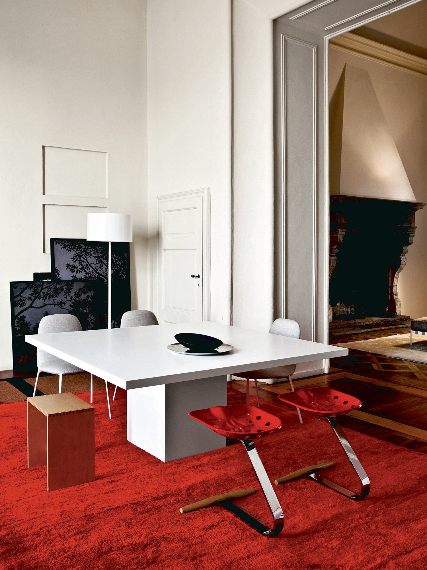 zanotta（ザノッタ）「MEZZADRO（メッザドロ）」レッド Stool Mezzadro, Red | Zanotta | Stools - Designer furniture from smow