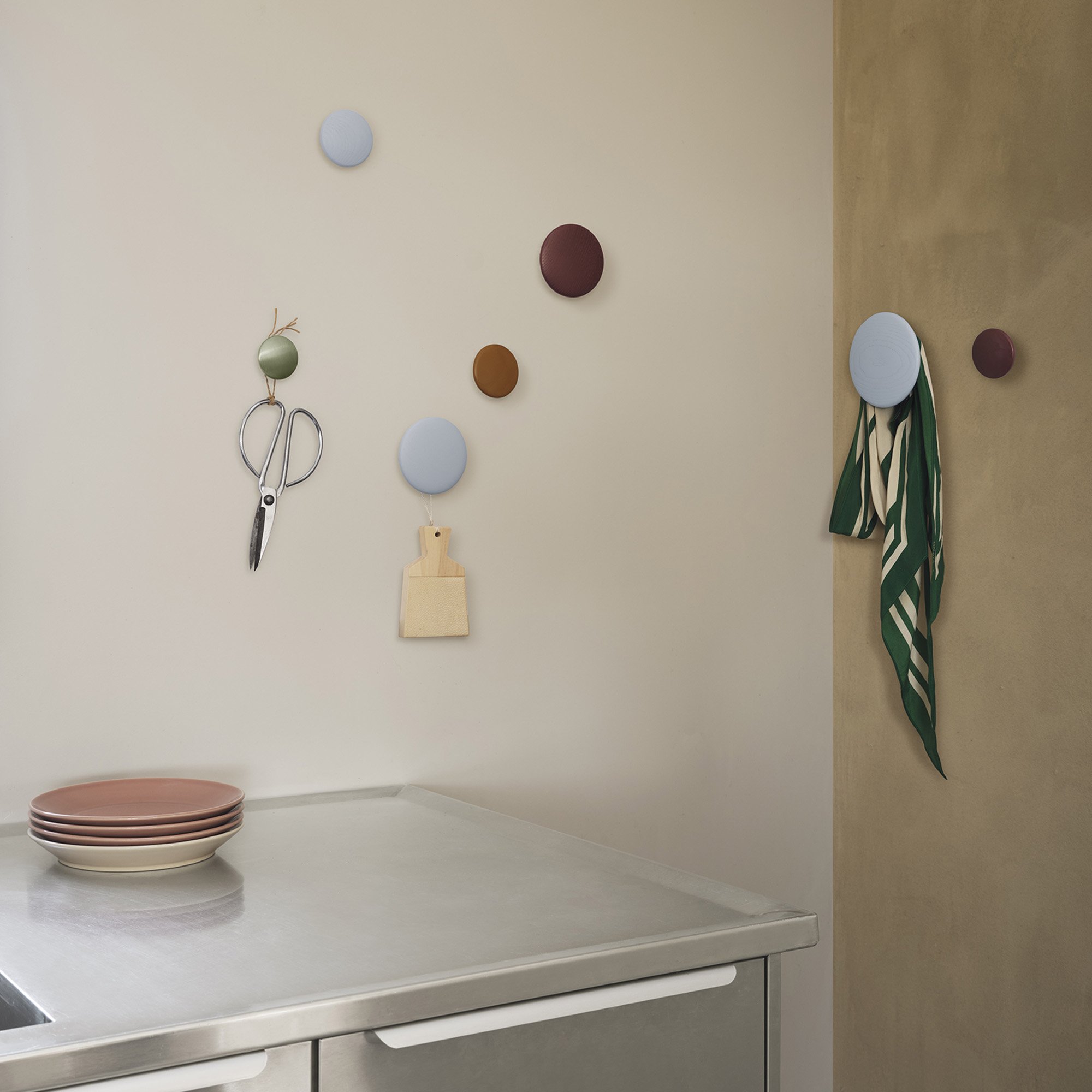 The Dots Set of 5 Hooks | Muuto | Wall-mounted coat racks