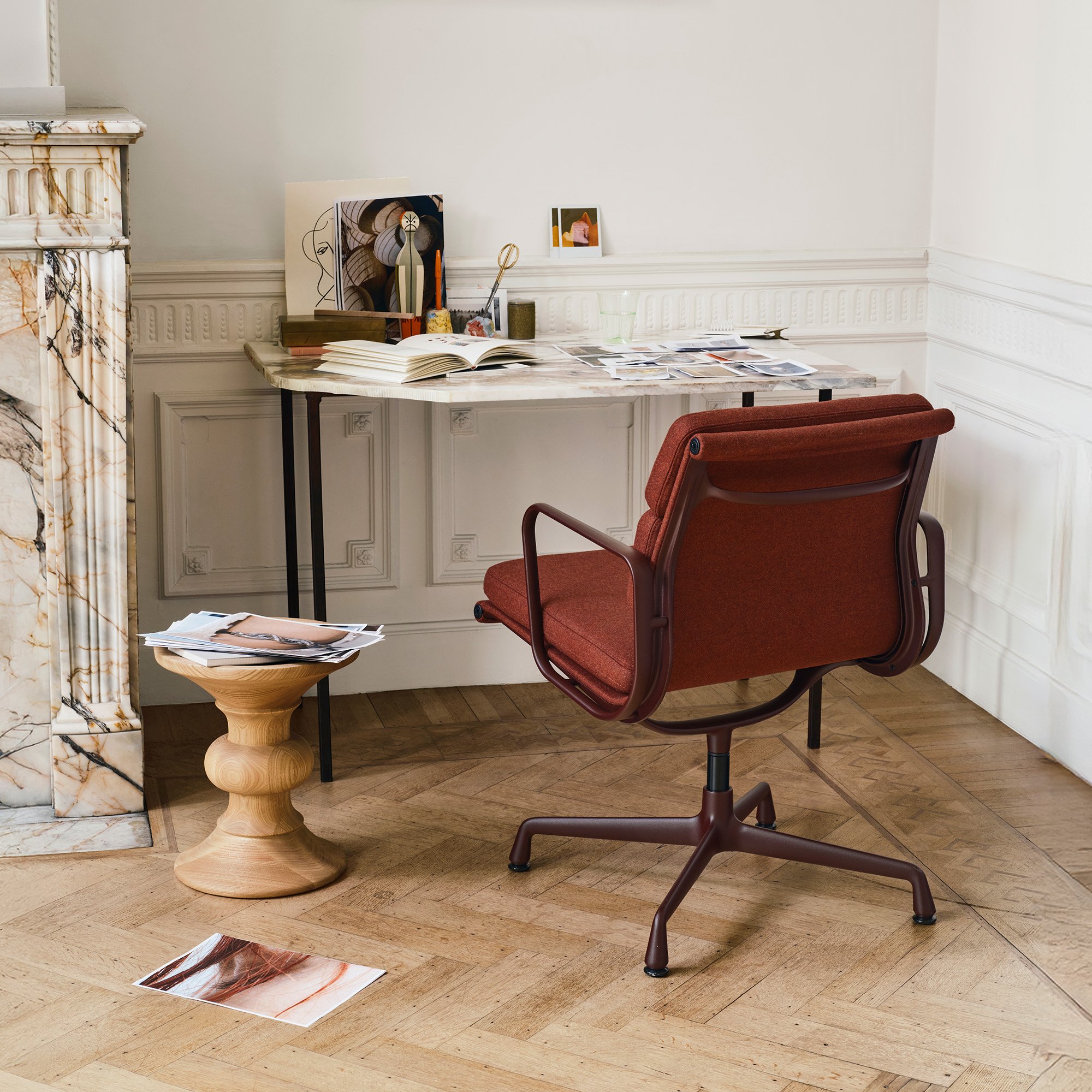 Eames Stools, Modell C / walnut glossy | Vitra | by Charles & Ray