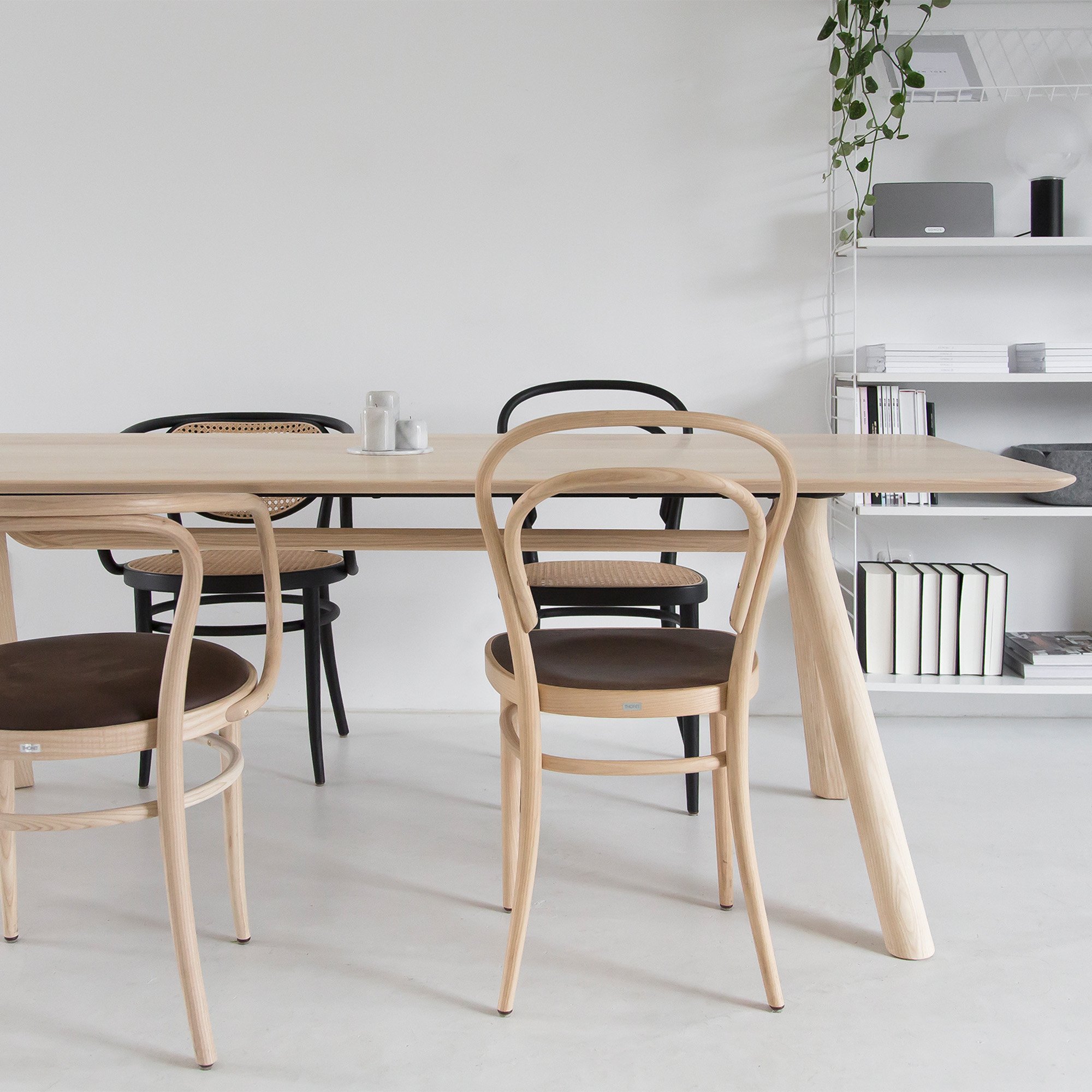 214 / 214 M Chair | Thonet | Coffeehouse Chairs - Designer