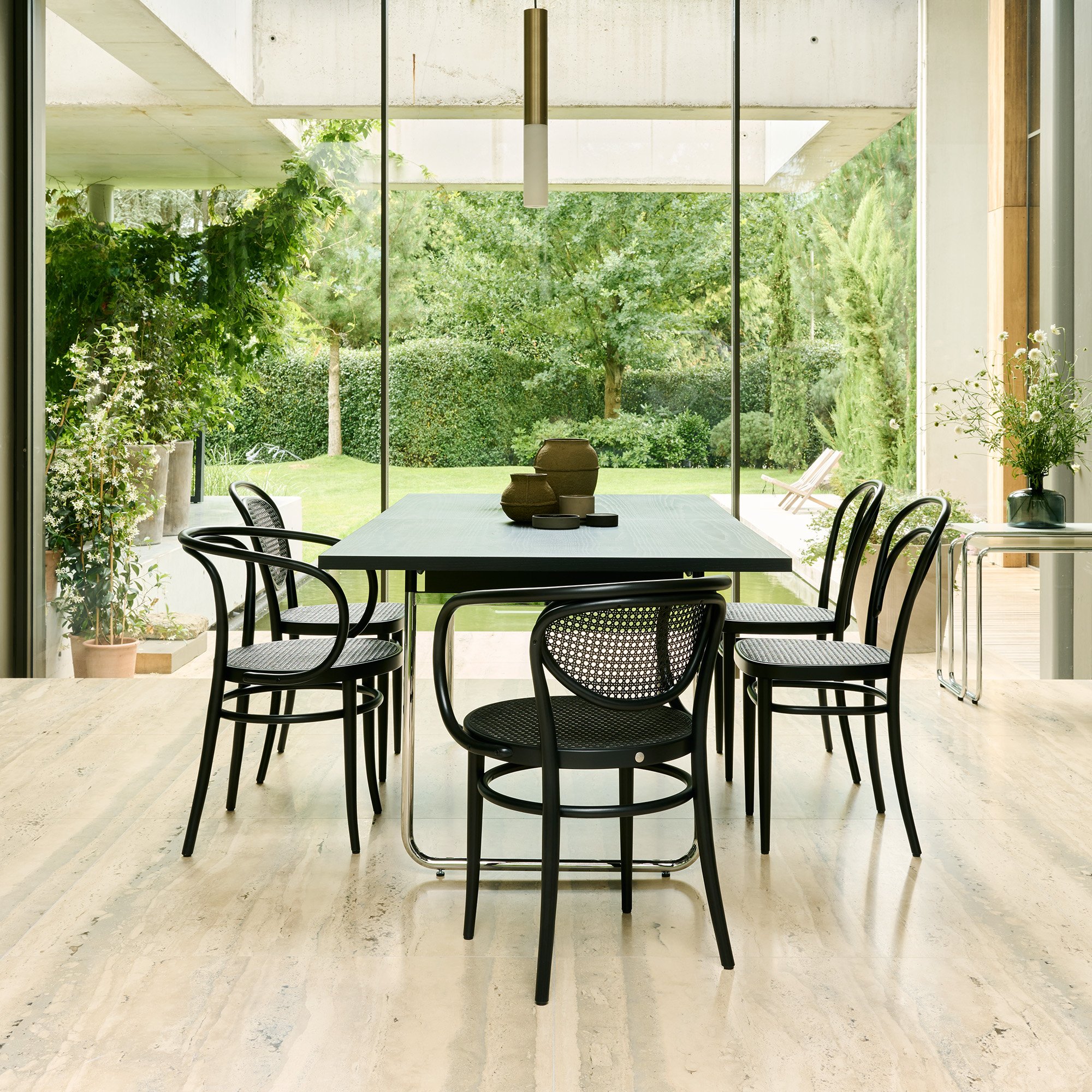 214 / 214 M Chair | Thonet | Coffeehouse Chairs - Designer