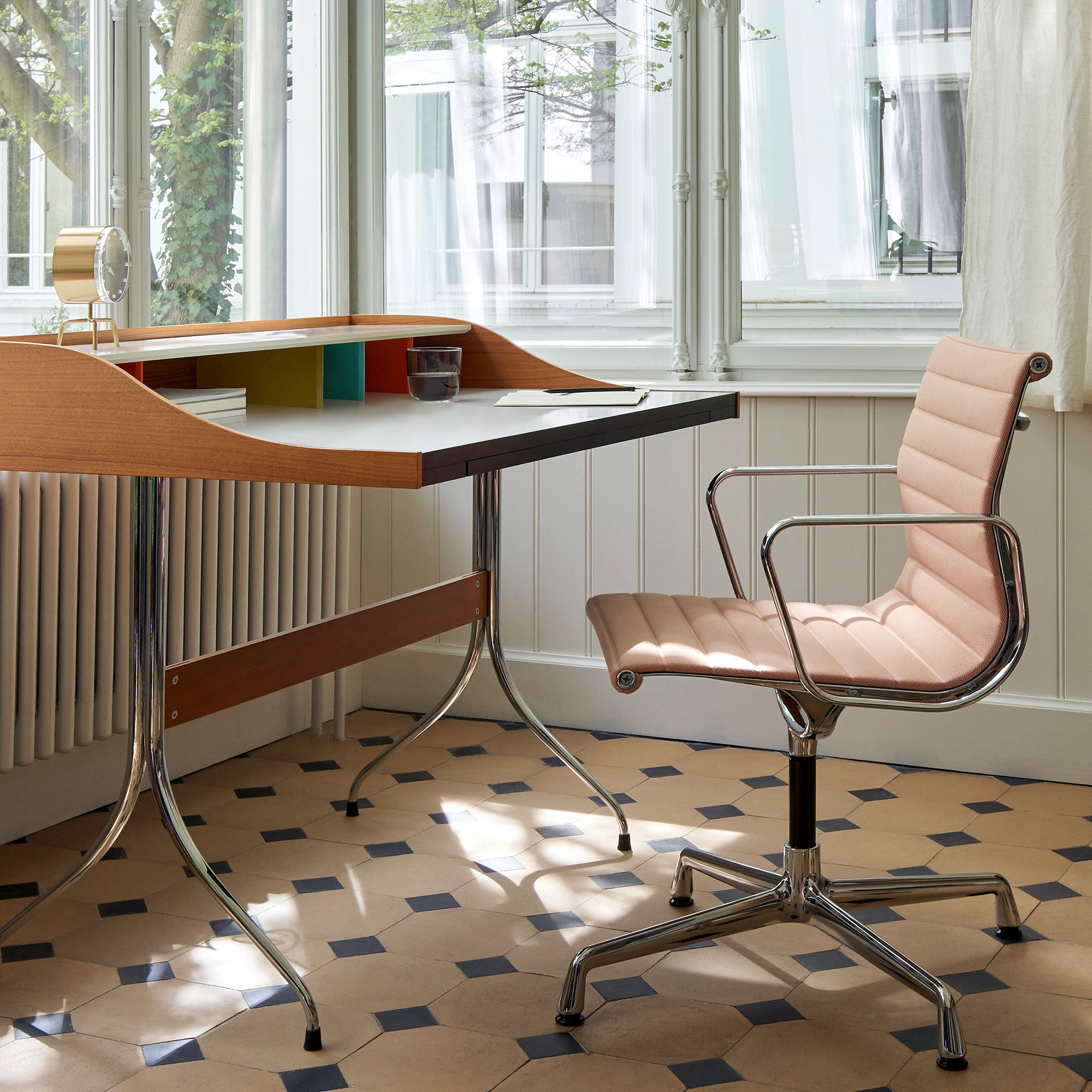 Tripod Desk Clock | Vitra | Clocks - Designer furniture from smow