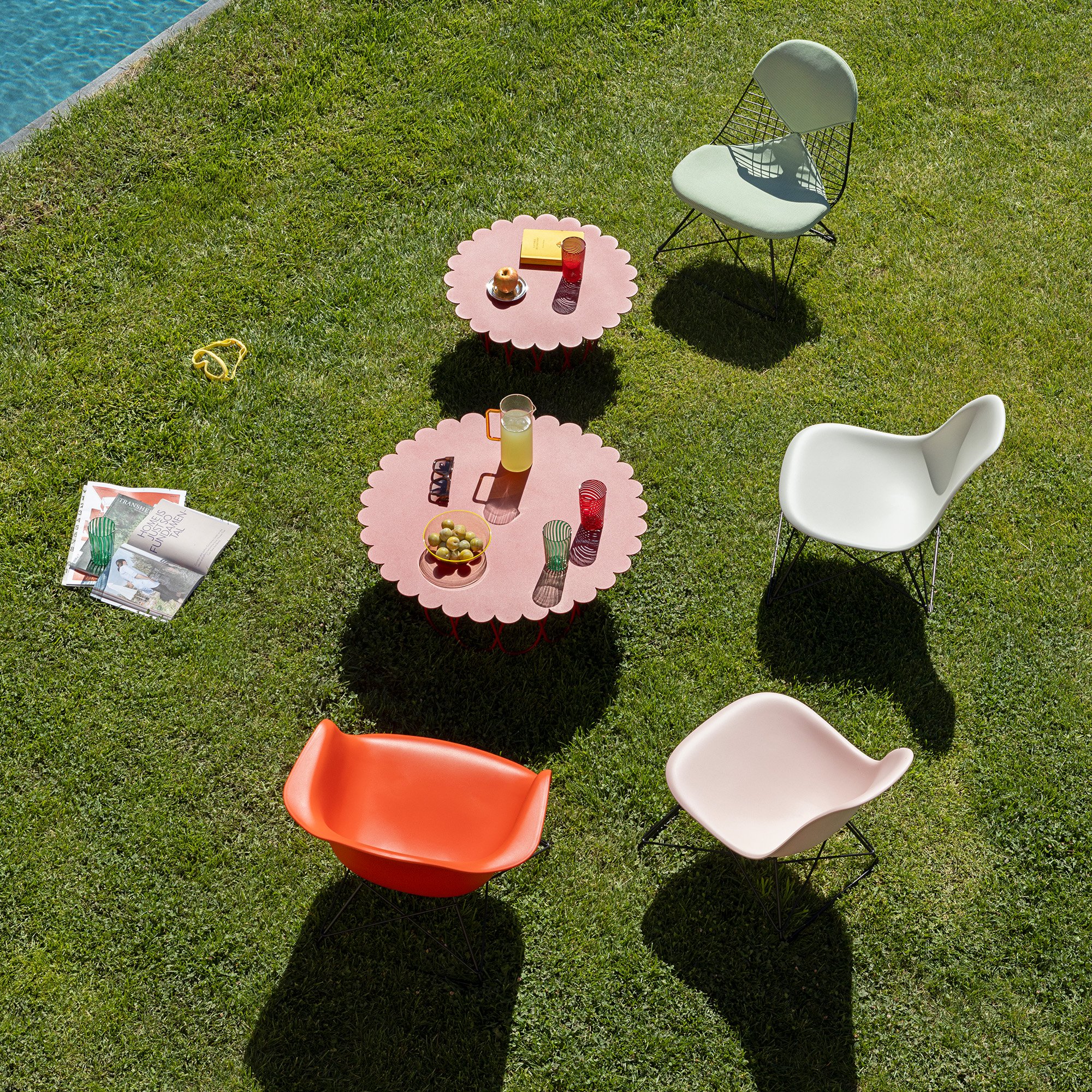 Flower Table, Ø 80 cm, Red | Vitra | by Alexander Girard, 1977
