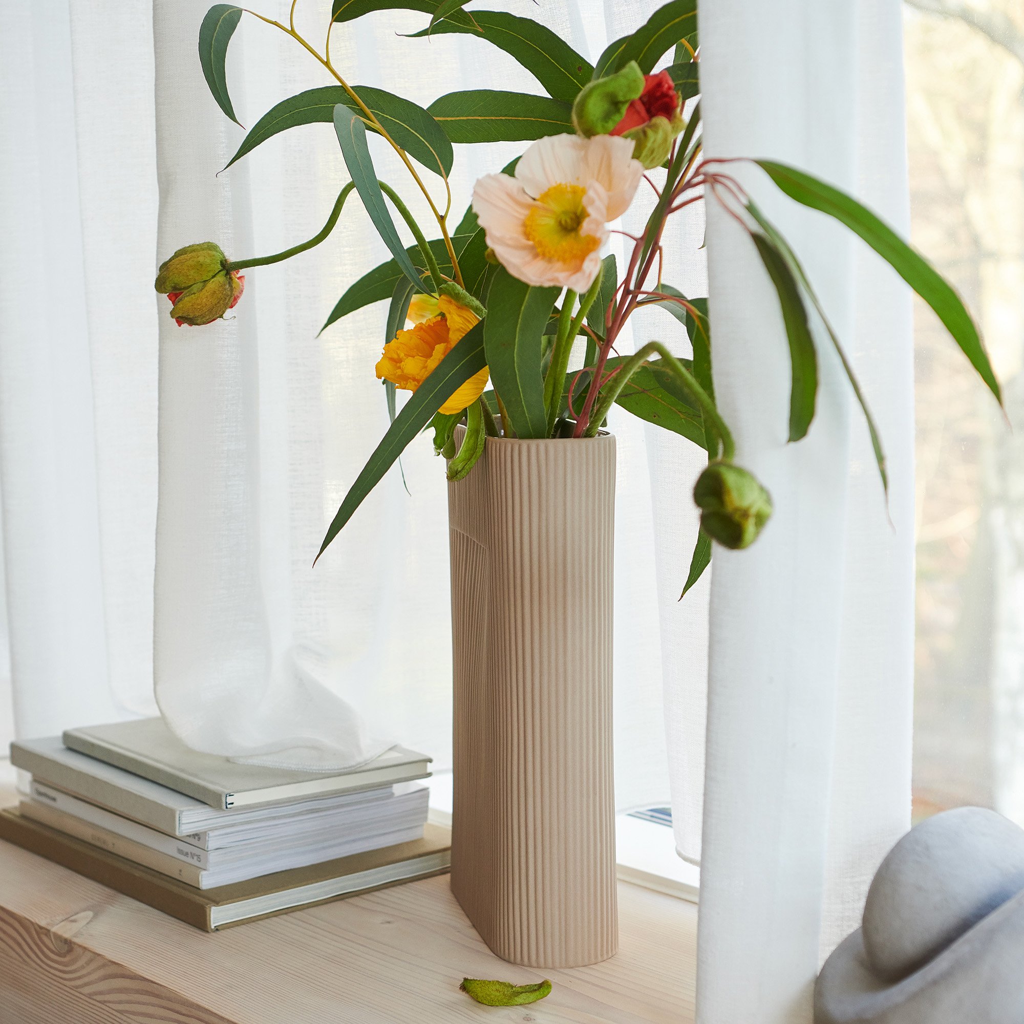 Ridge Vase, Tall (H 48,5 cm), Off-White | Muuto | Vases - Designer